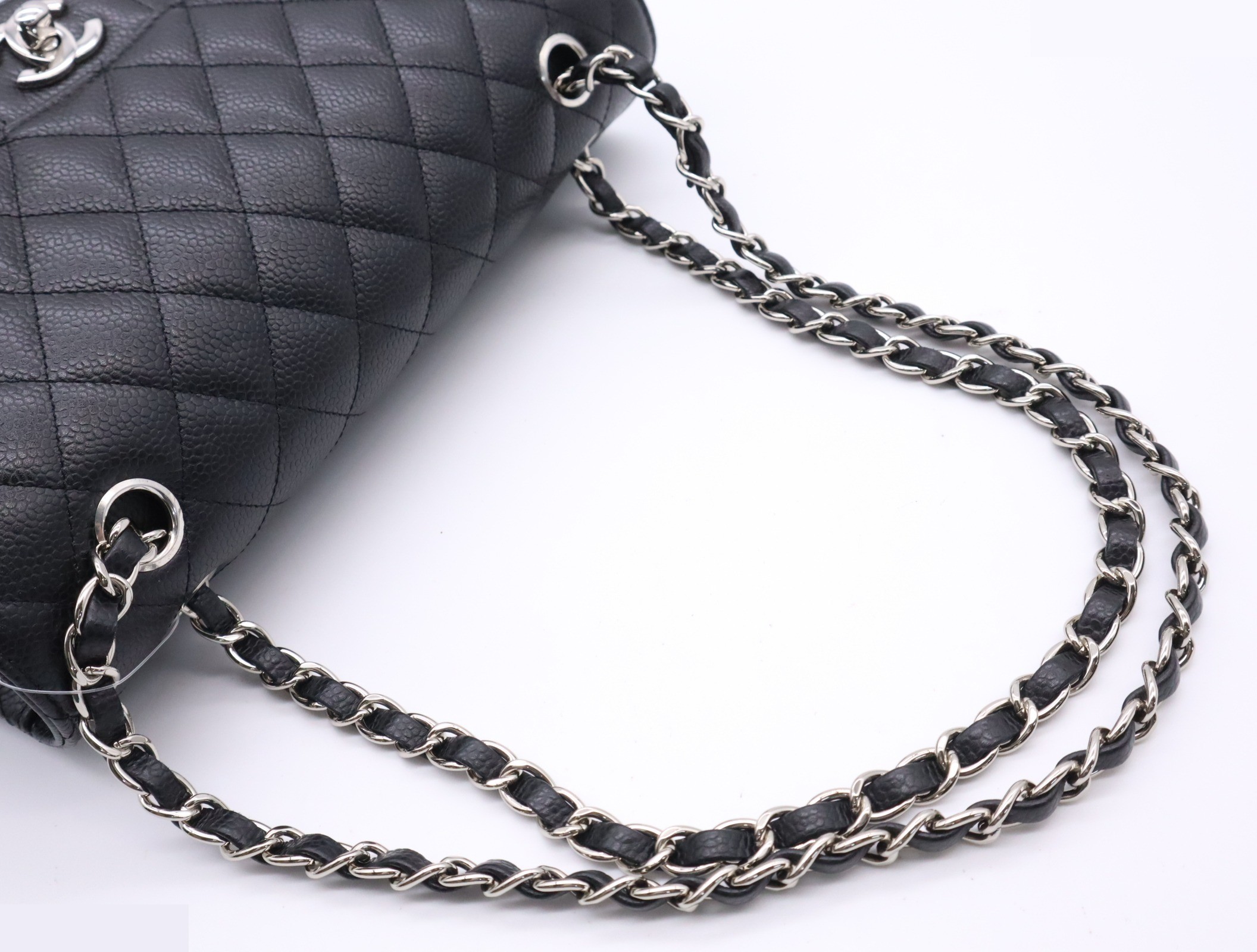 Caviar leather Matelassé 25 bag with double flap and double chain, includes dust bag. — view 6