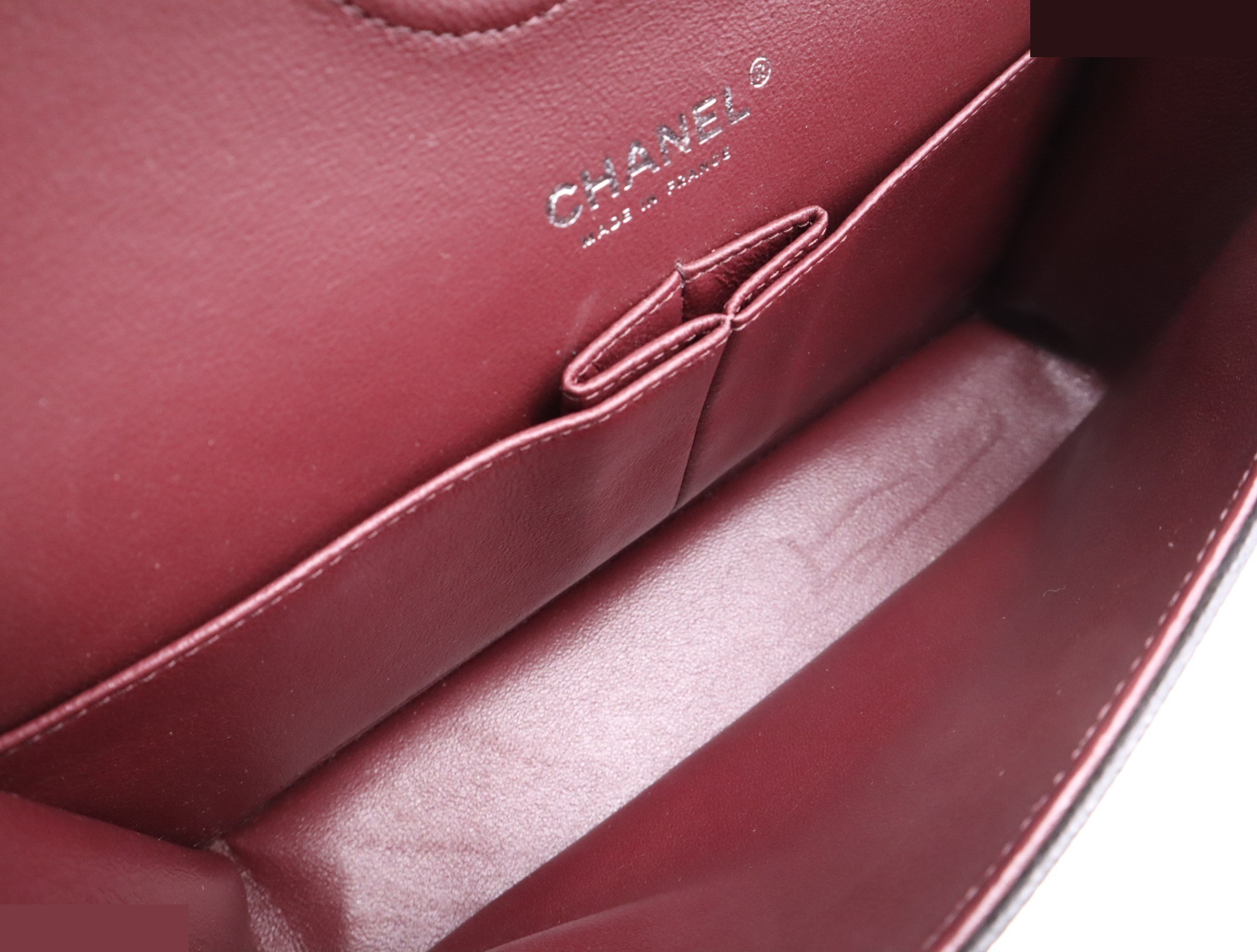 Caviar leather Matelassé 25 bag with double flap and double chain, includes dust bag. — view 7