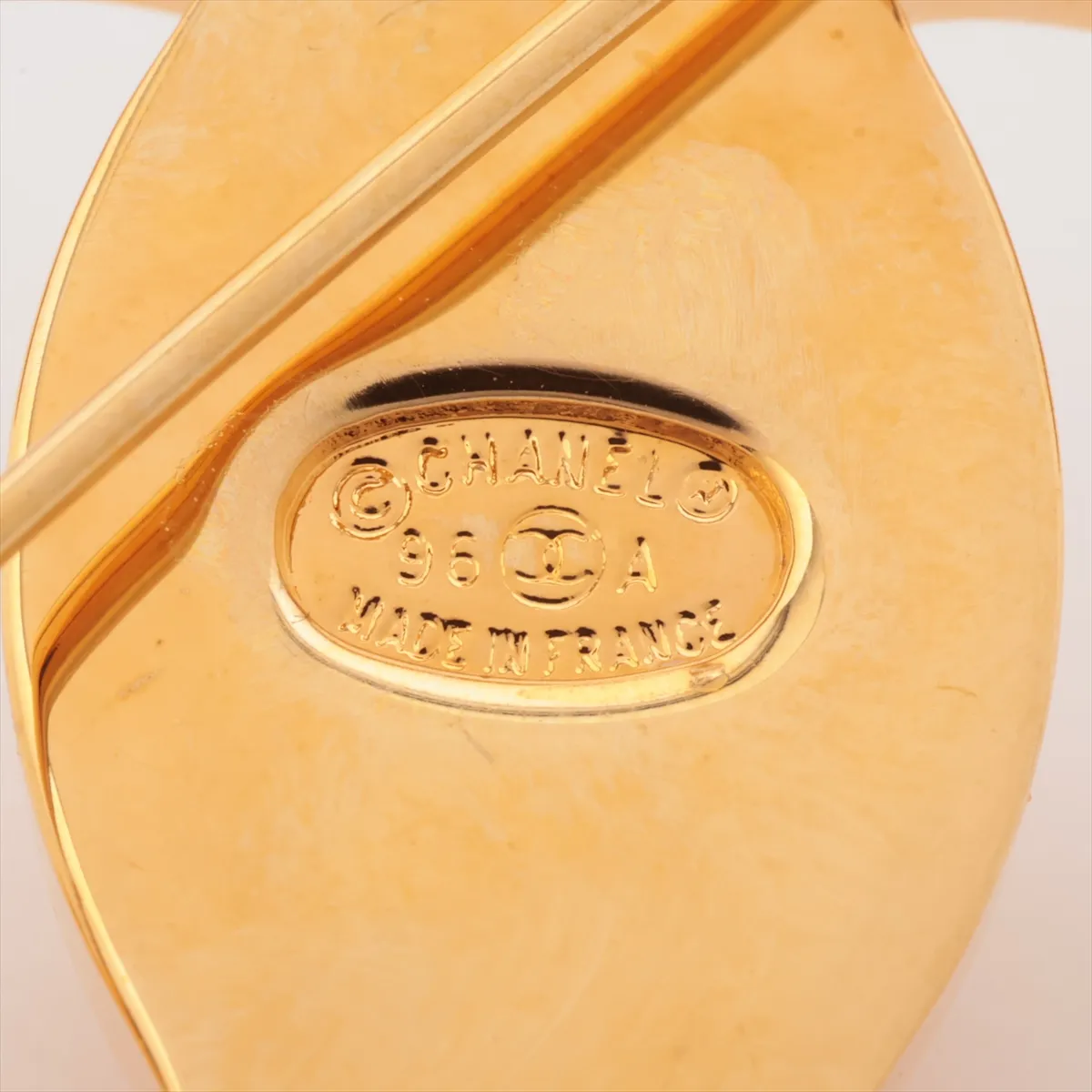 Coco Mark Turnlock Brooch 96A GP Gold - — view 4