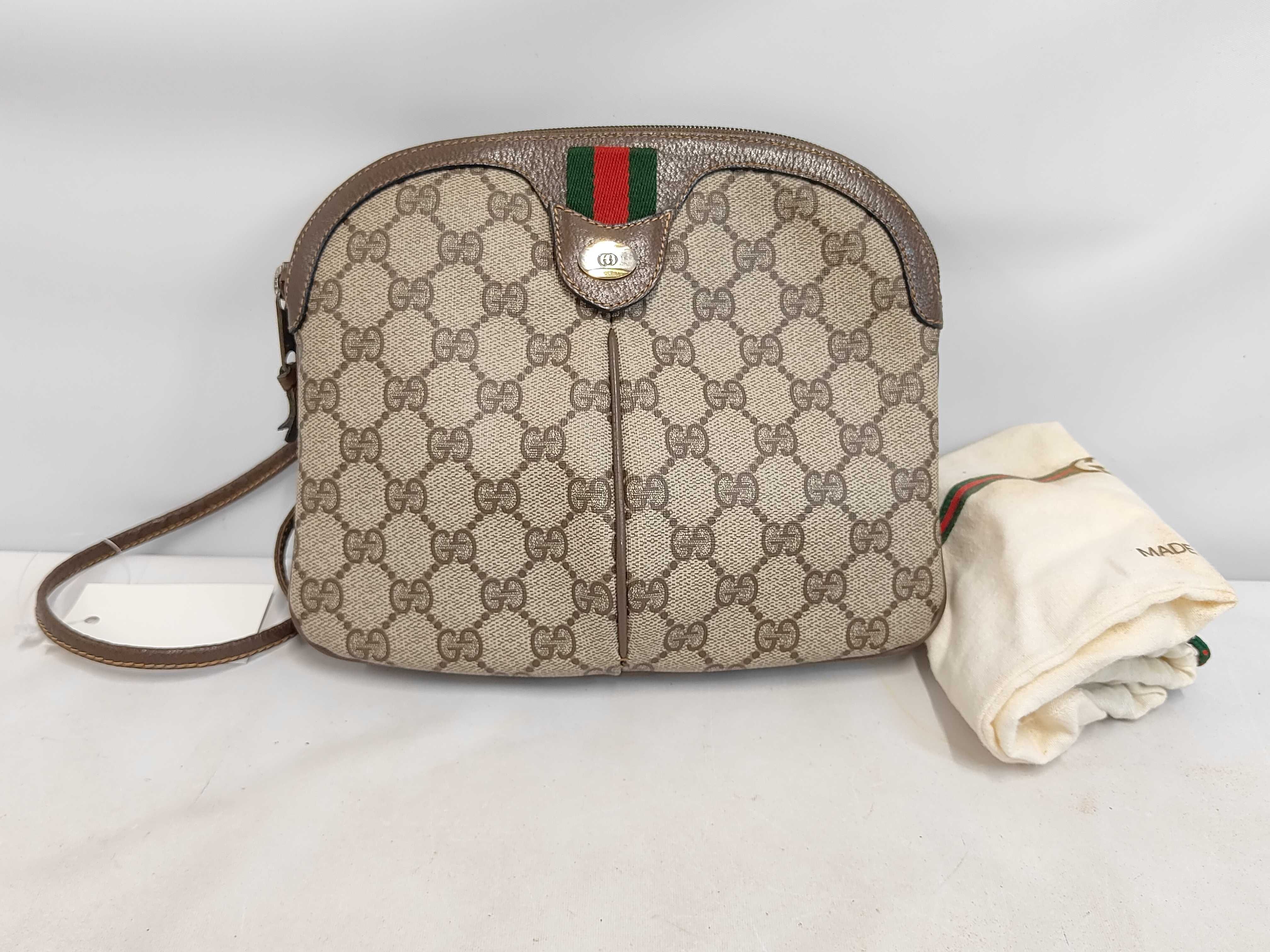 GG Supreme Old Gucci Sherry Shoulder Bag