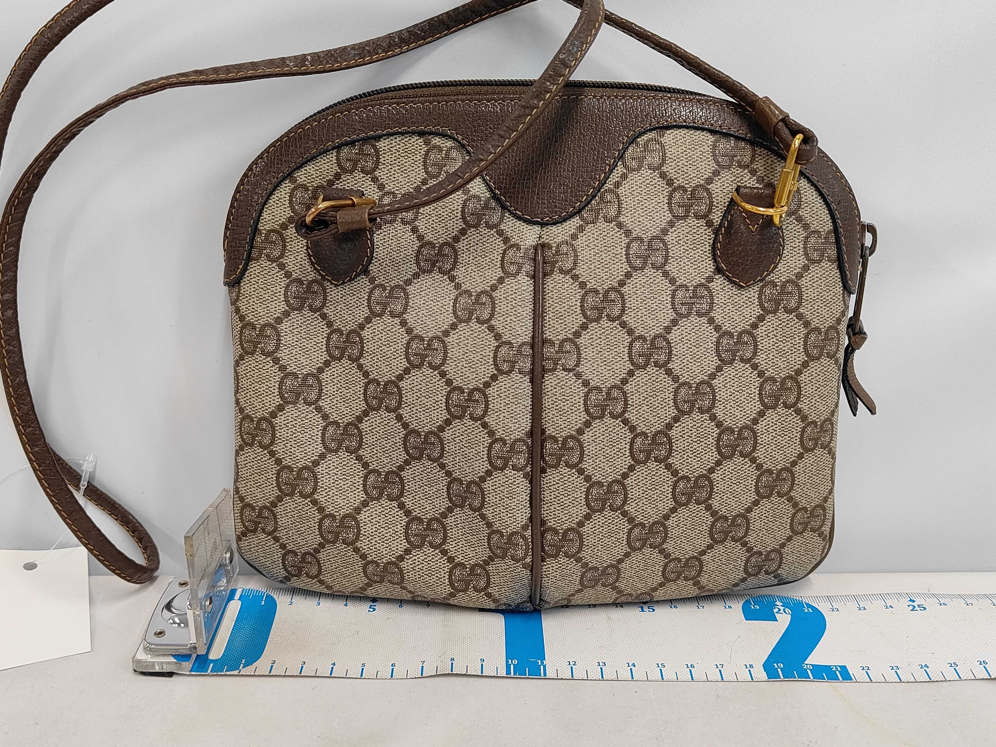 GG Supreme Old Gucci Sherry Shoulder Bag — view 2