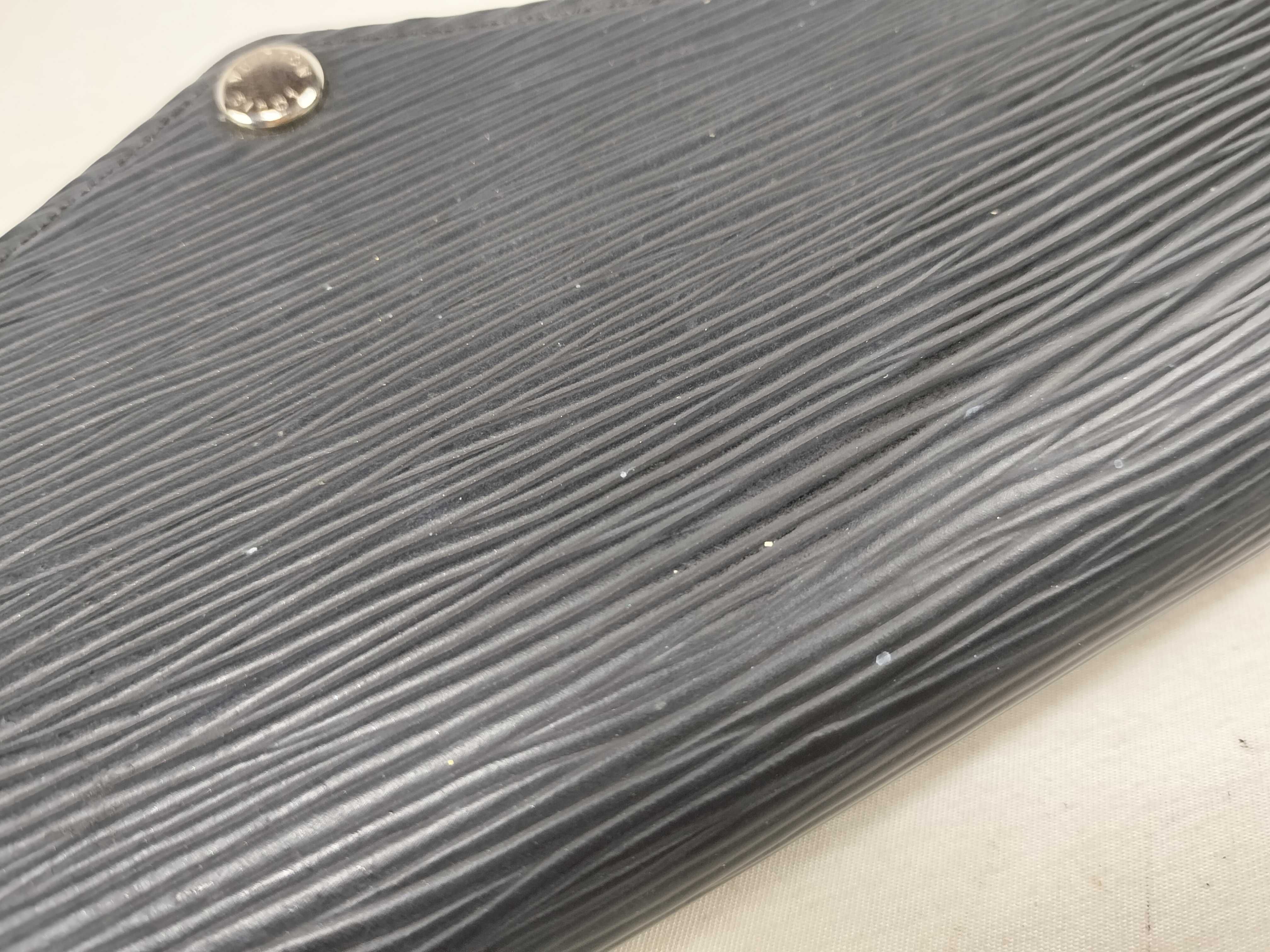 Epi Louis Vuitton Epi Chain Shoulder Bag — view 15