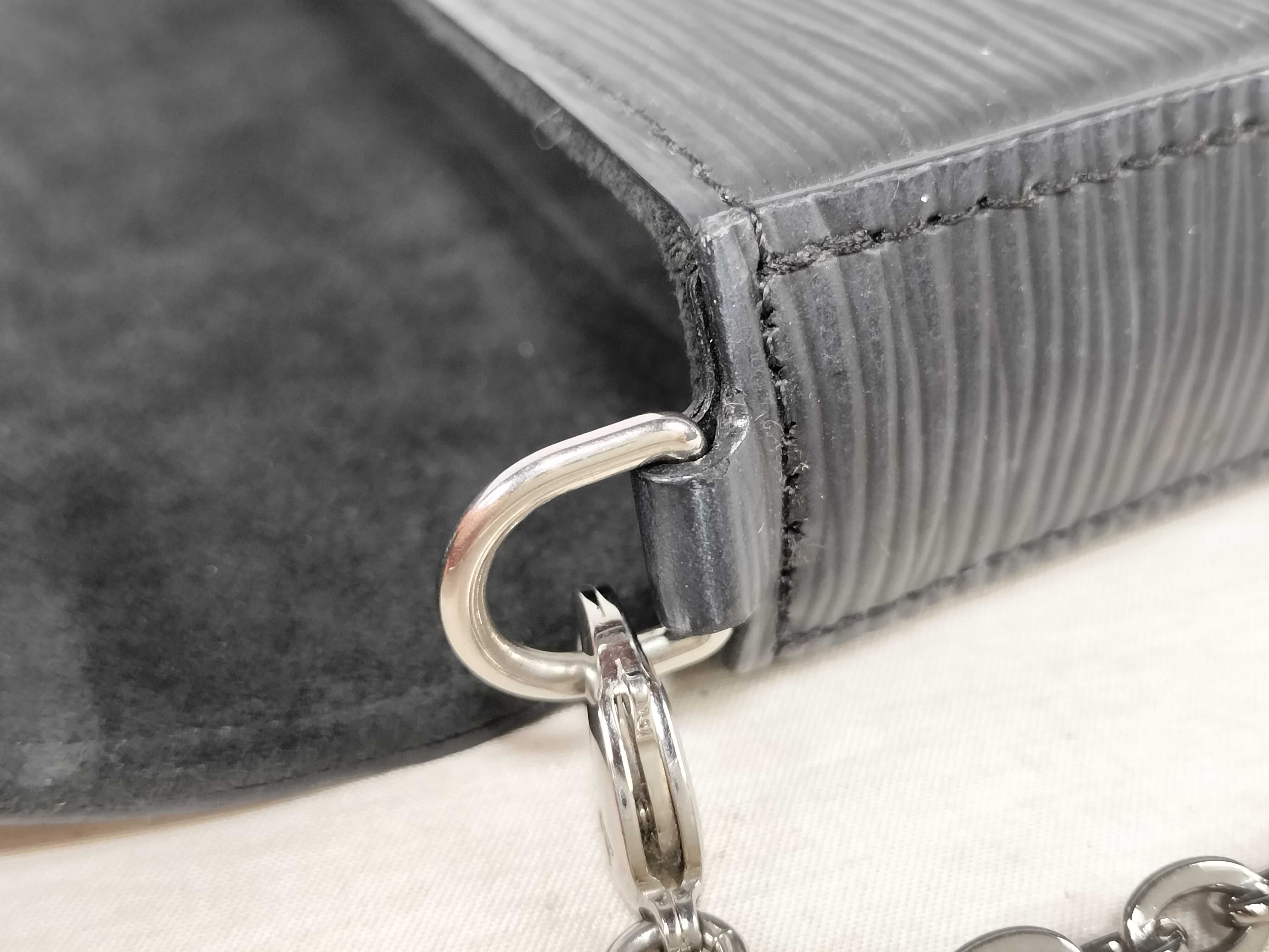 Epi Louis Vuitton Epi Chain Shoulder Bag — view 5