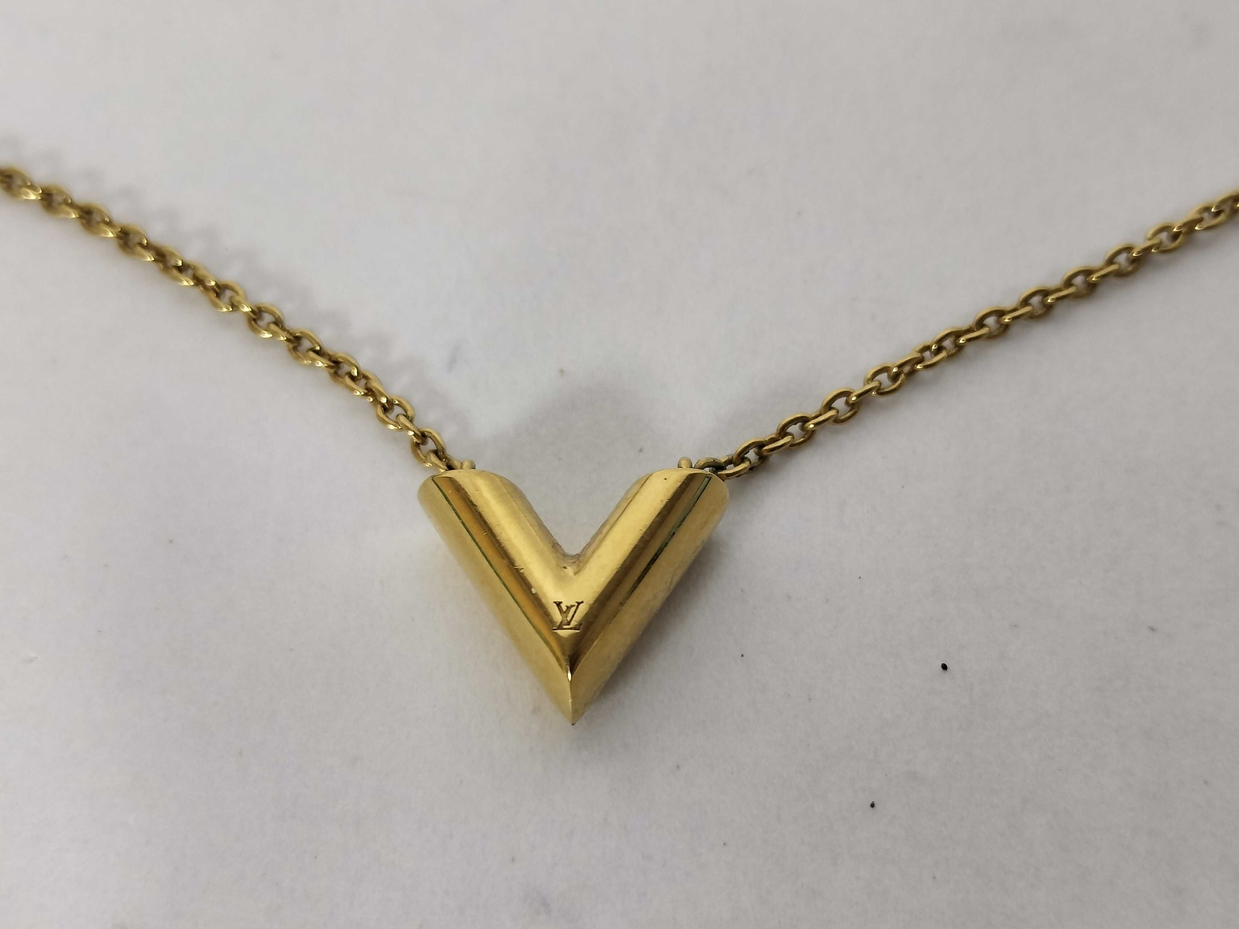 Necklace Essential V Necklace M61083 Necklace