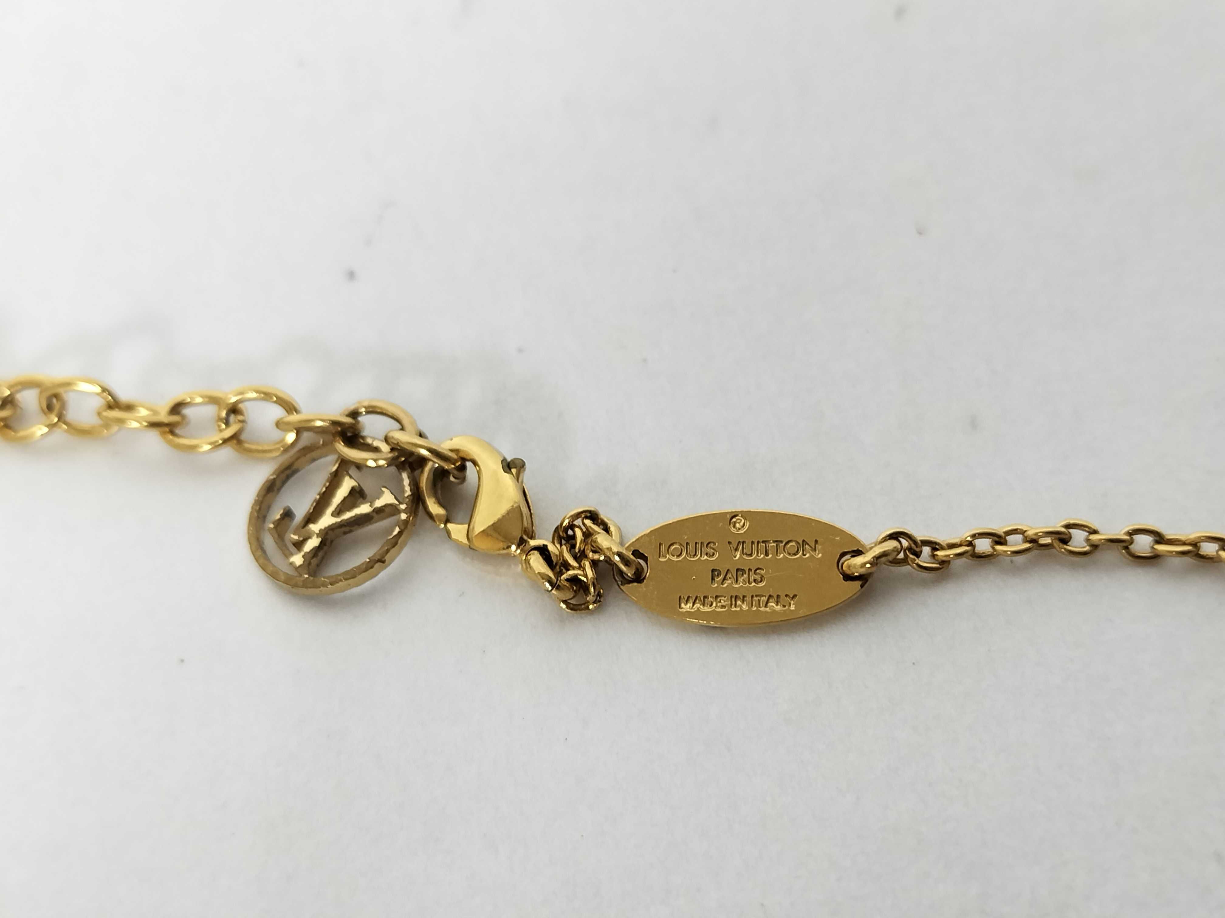 Necklace Essential V Necklace M61083 Necklace — view 3