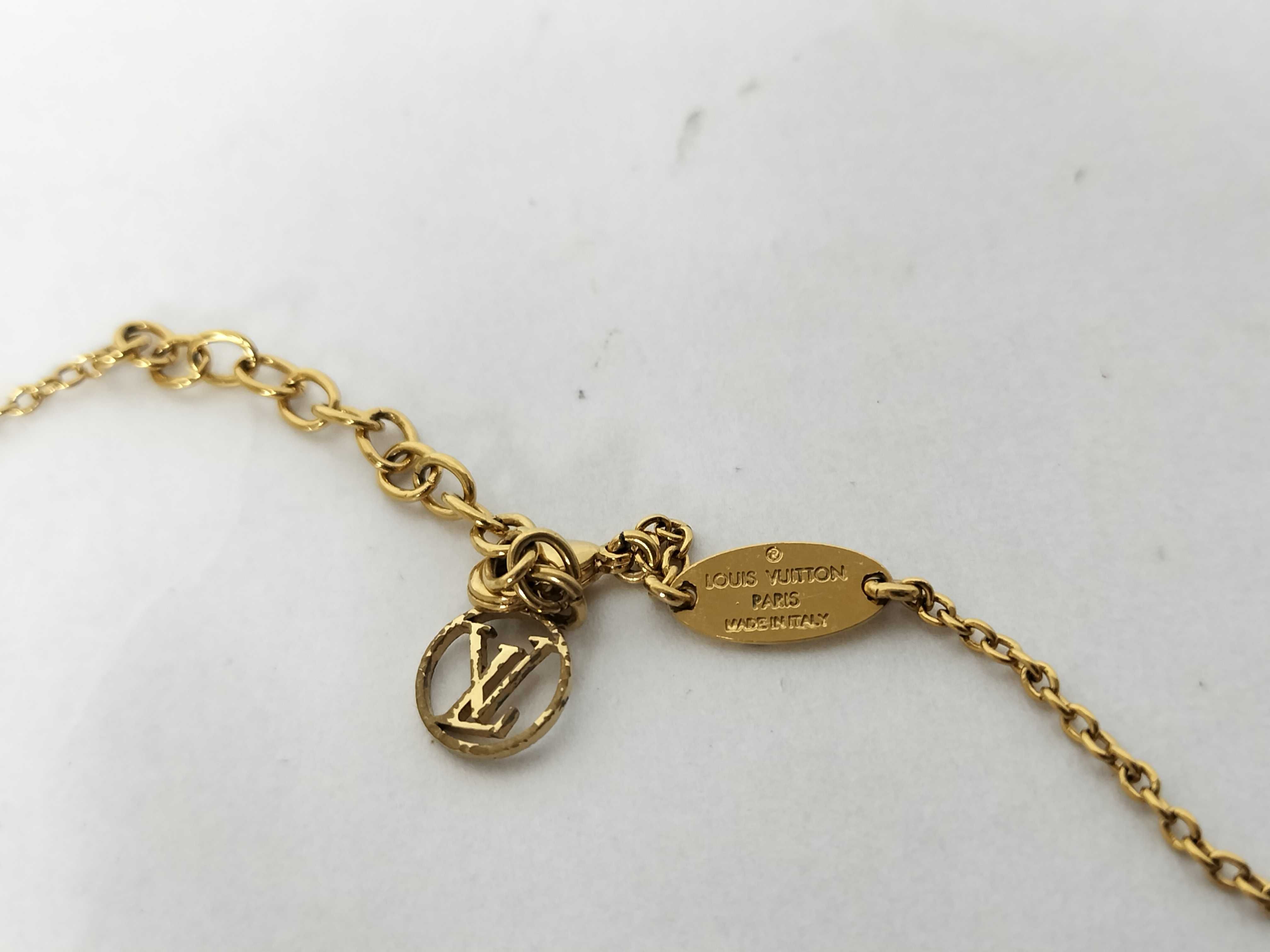 Necklace Essential V Necklace M61083 Necklace — view 4
