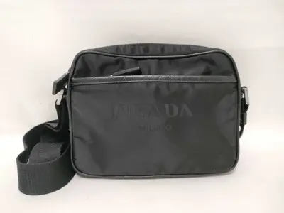 2VH144 RFID-checked triangular logo belt Saffiano nylon shoulder bag