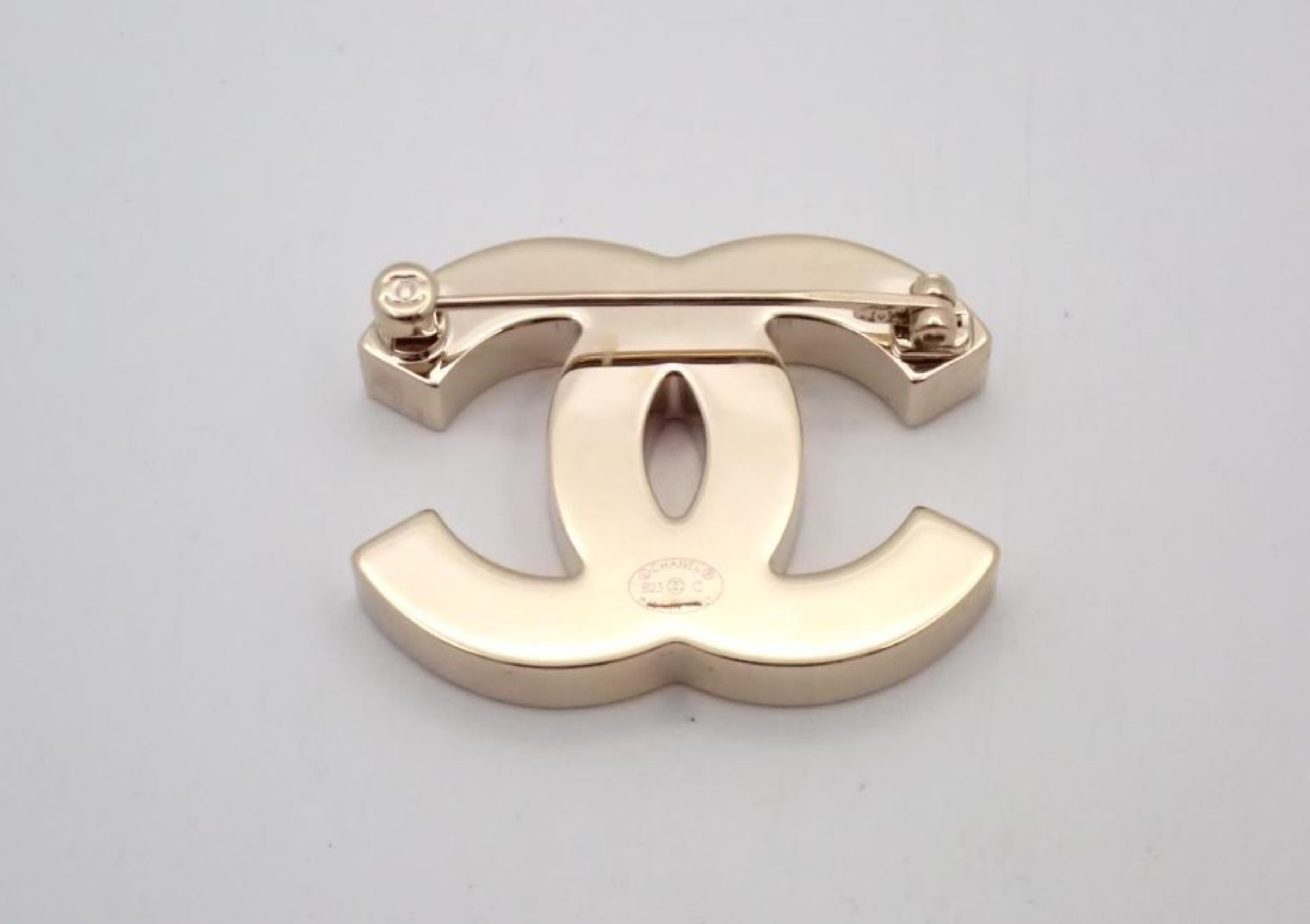 brooch, Coco Mark, bicolor, pink x black, B23C, width 3.7cm. — view 2