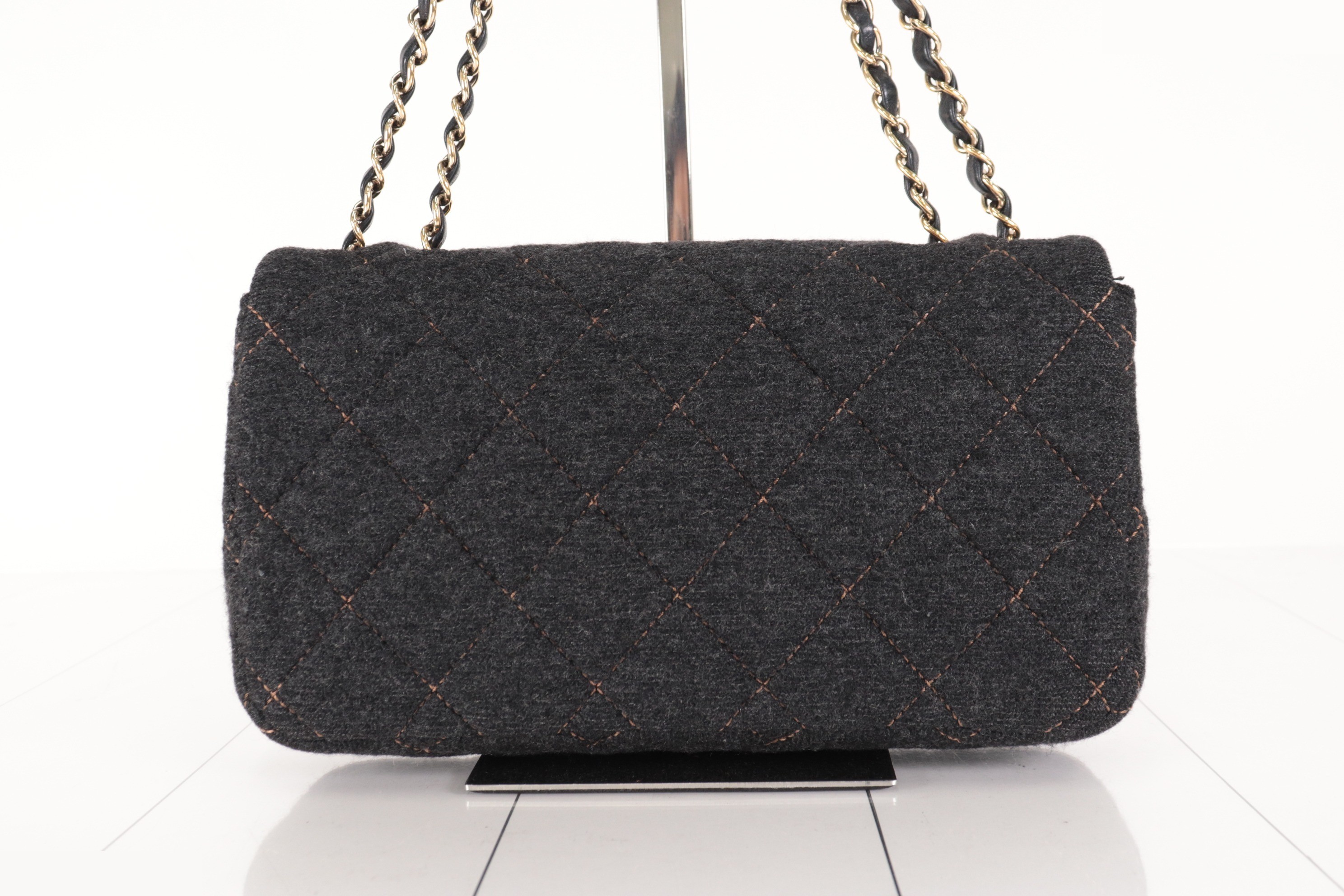 Turnlock wool chain shoulder bag, gray, size 10s. — view 3