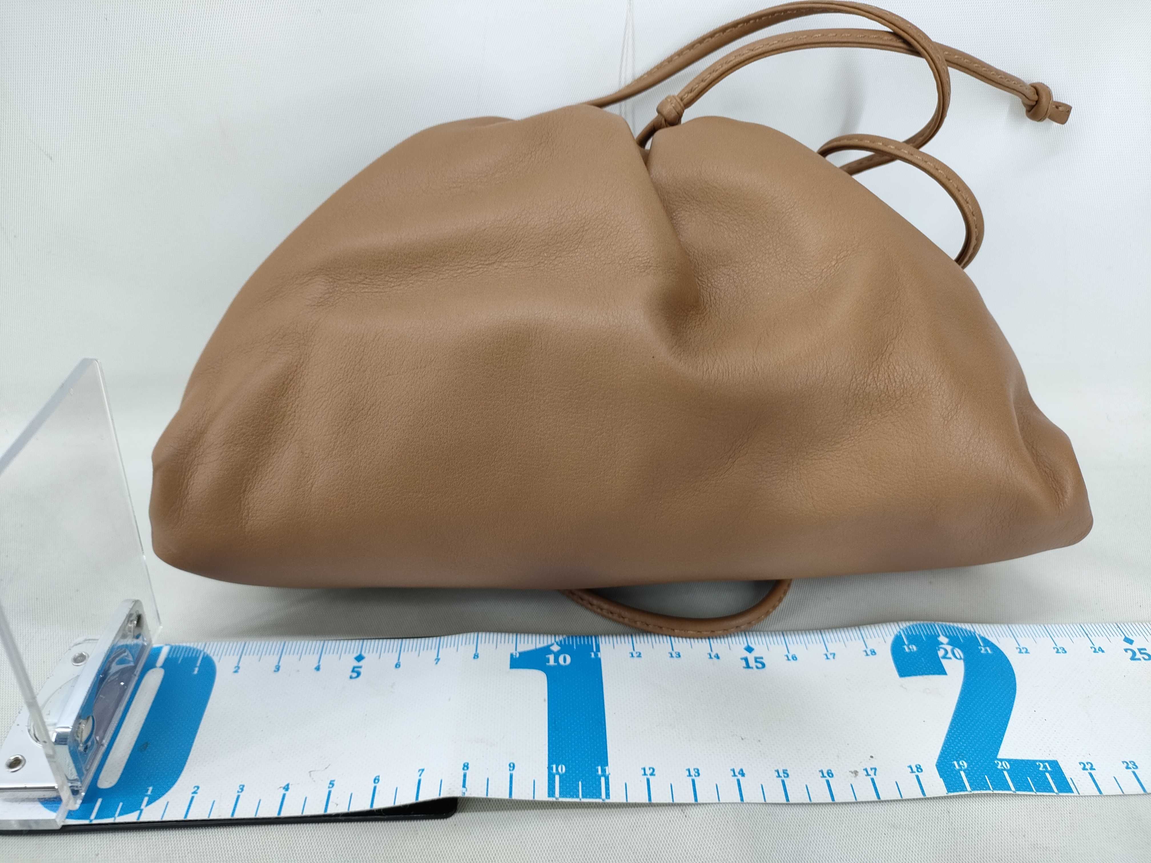 Bottega Veneta The Pouch Leather Clutch Bag Brown Shoulder Bag — view 2