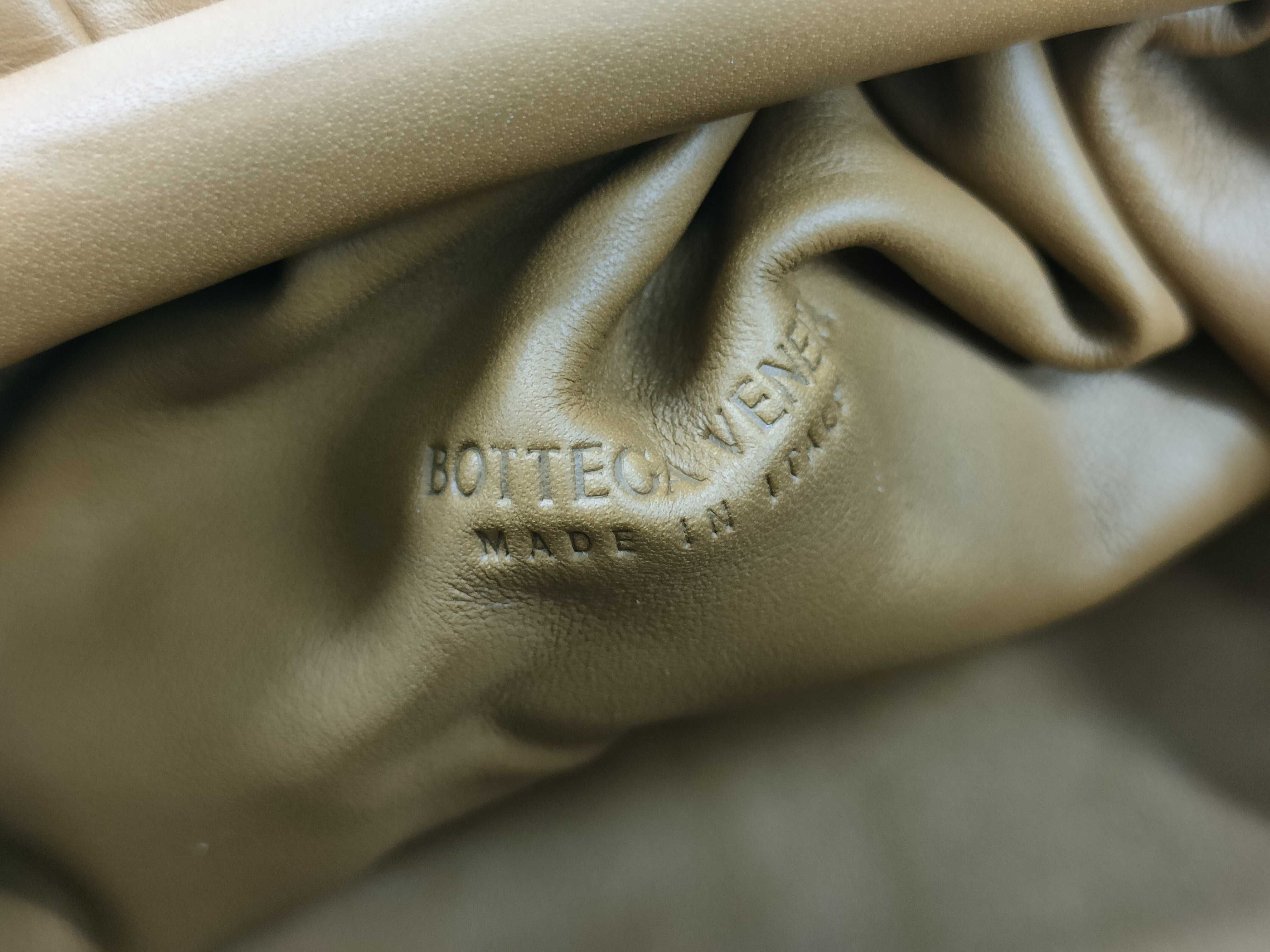 Bottega Veneta The Pouch Leather Clutch Bag Brown Shoulder Bag — view 11
