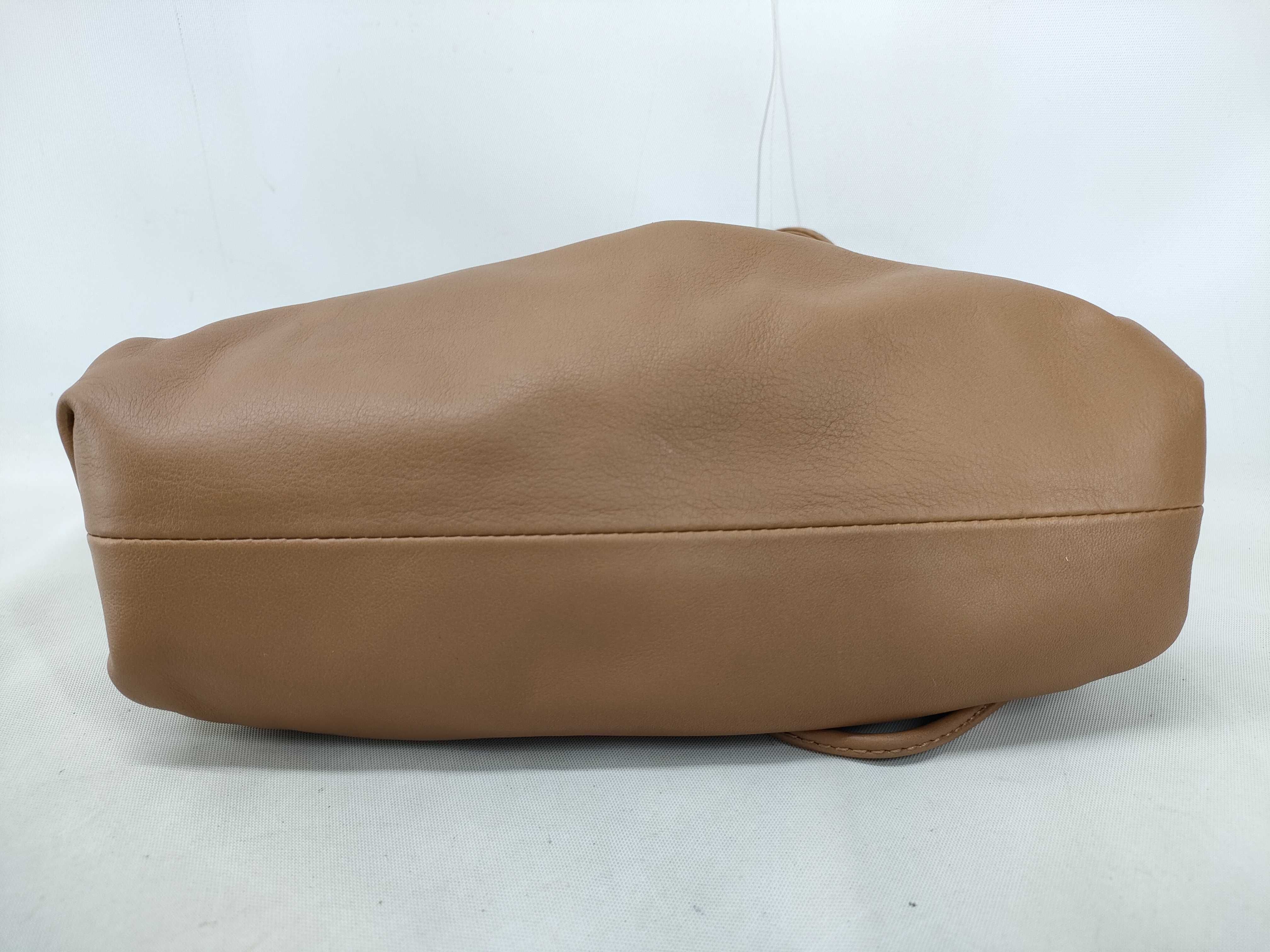 Bottega Veneta The Pouch Leather Clutch Bag Brown Shoulder Bag — view 3