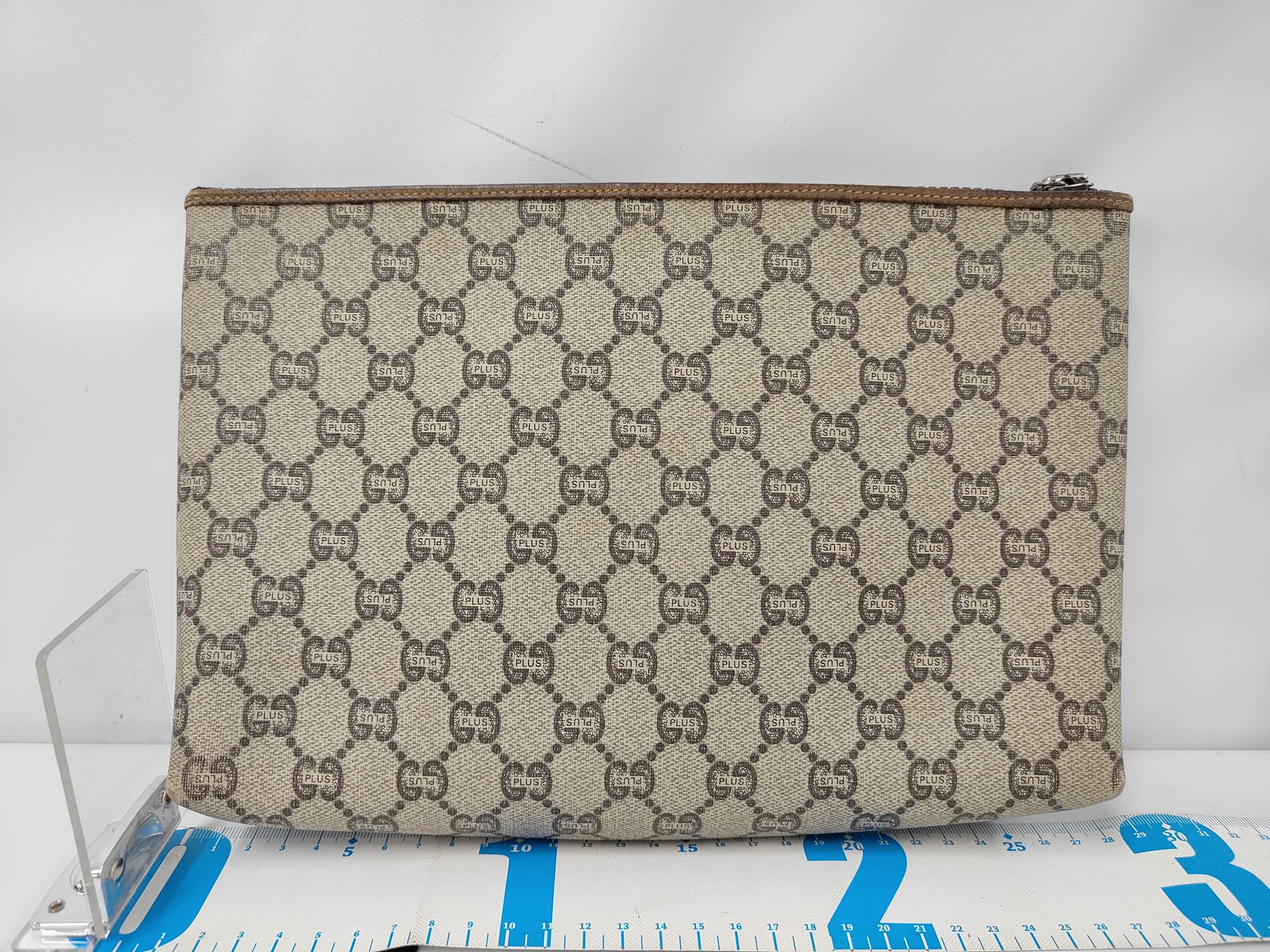 GG Supreme Clutch Bag — view 2