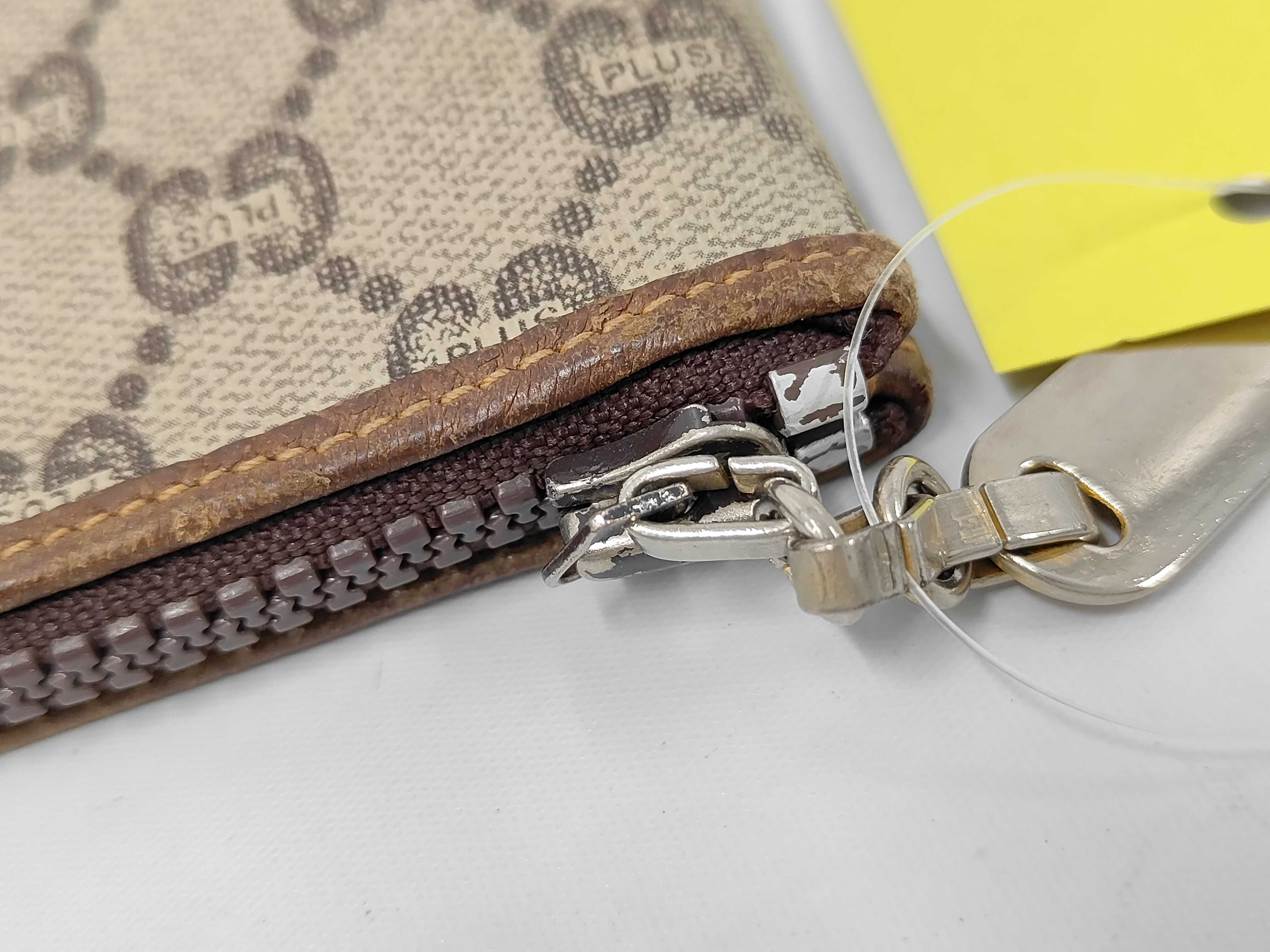 GG Supreme Clutch Bag — view 6