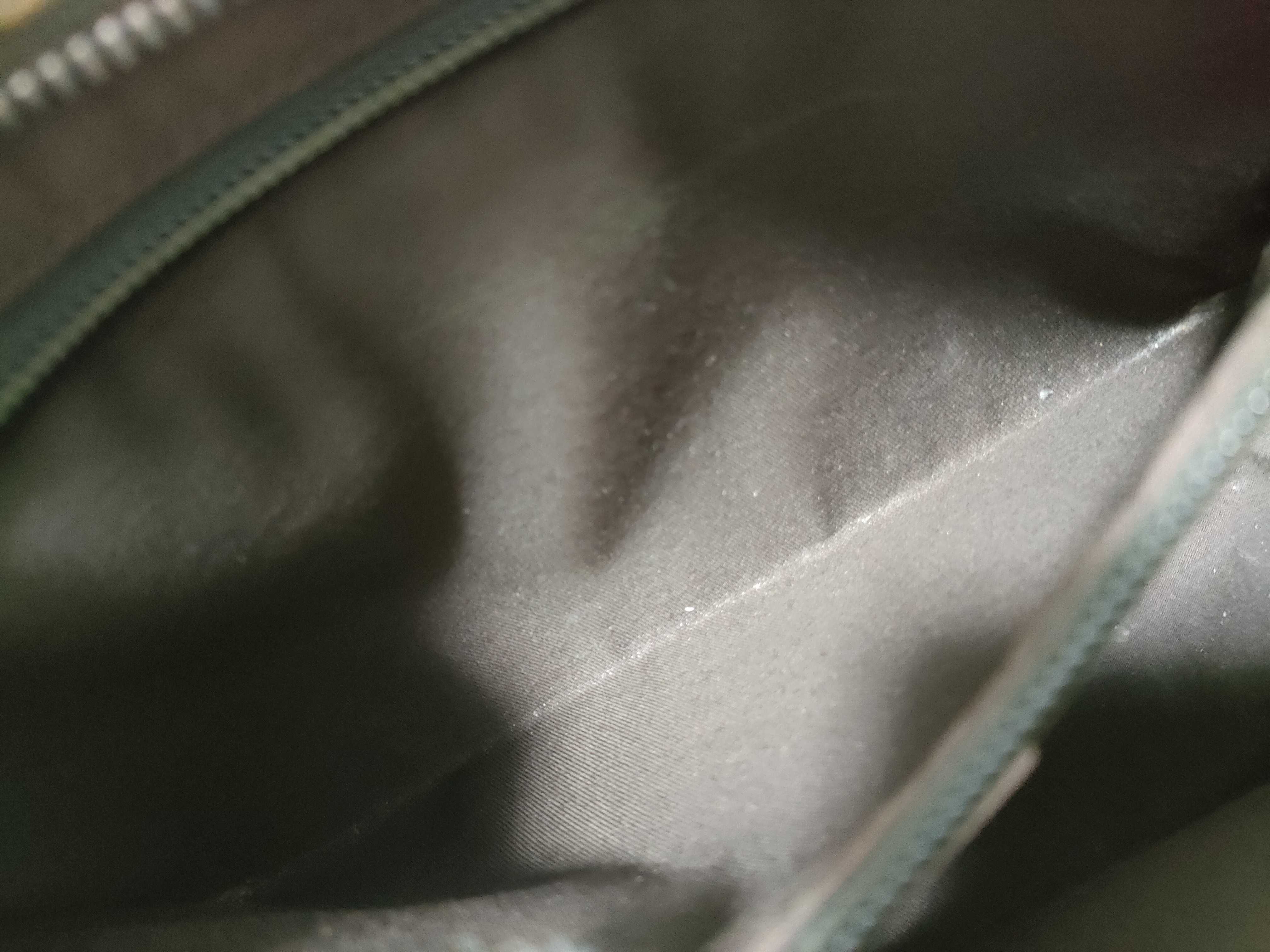 GG Supreme Shoulder Bag — view 11