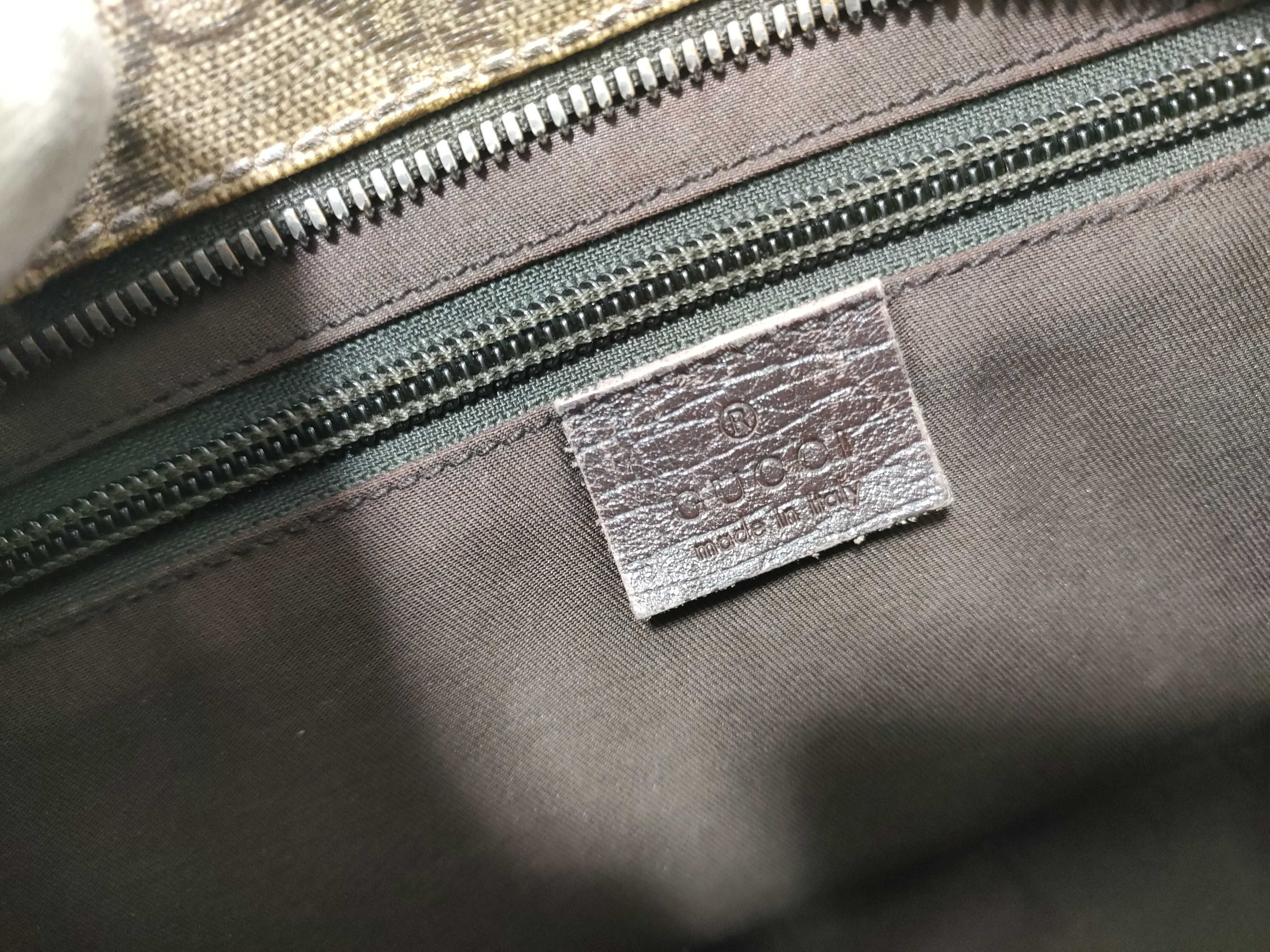 GG Supreme Shoulder Bag — view 12