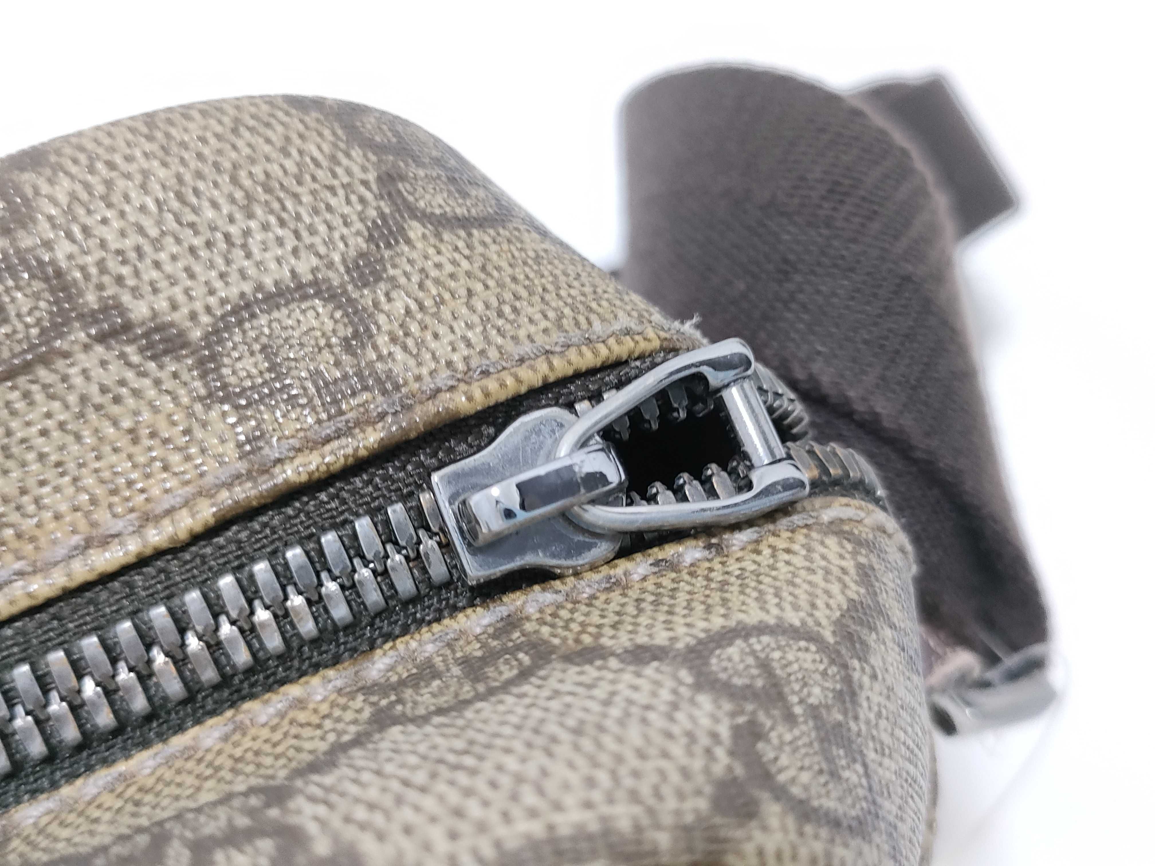 GG Supreme Shoulder Bag — view 13