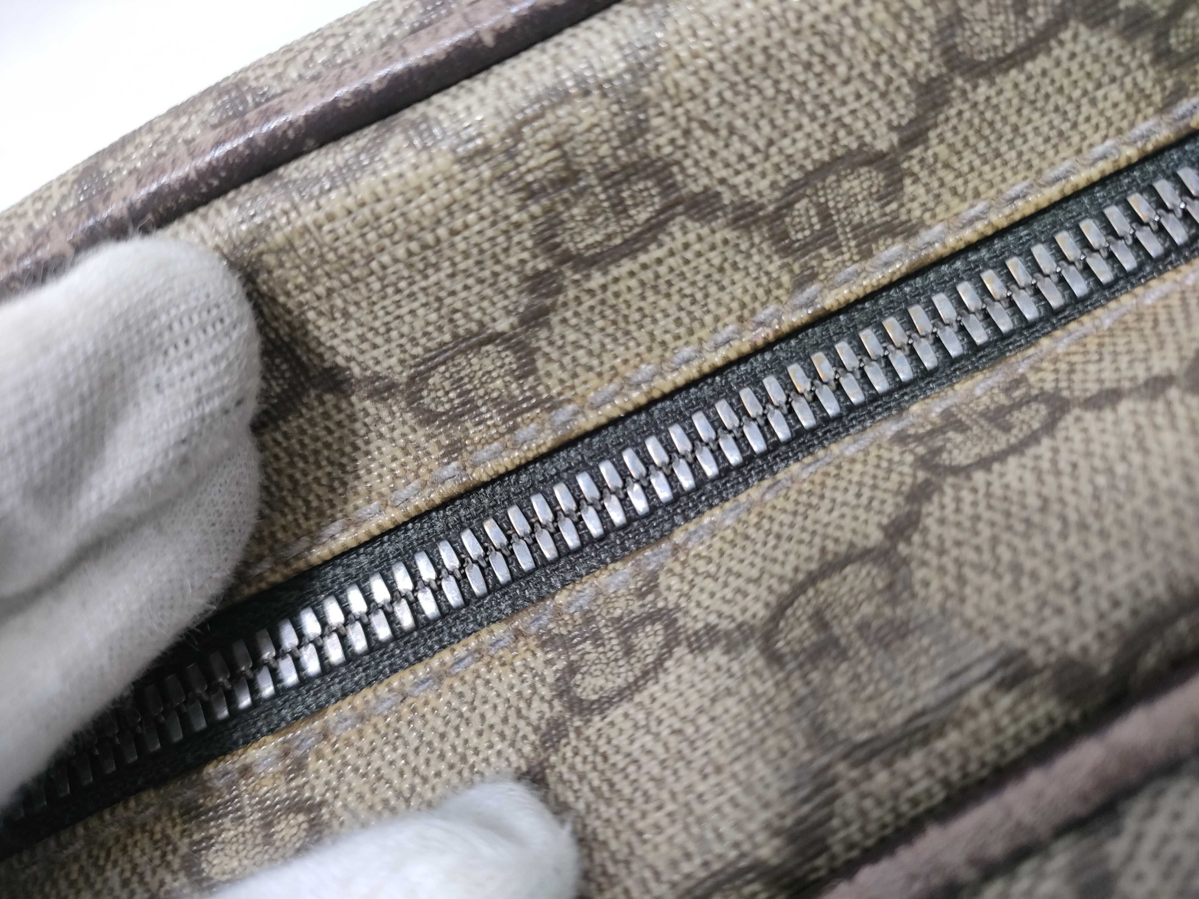 GG Supreme Shoulder Bag — view 6