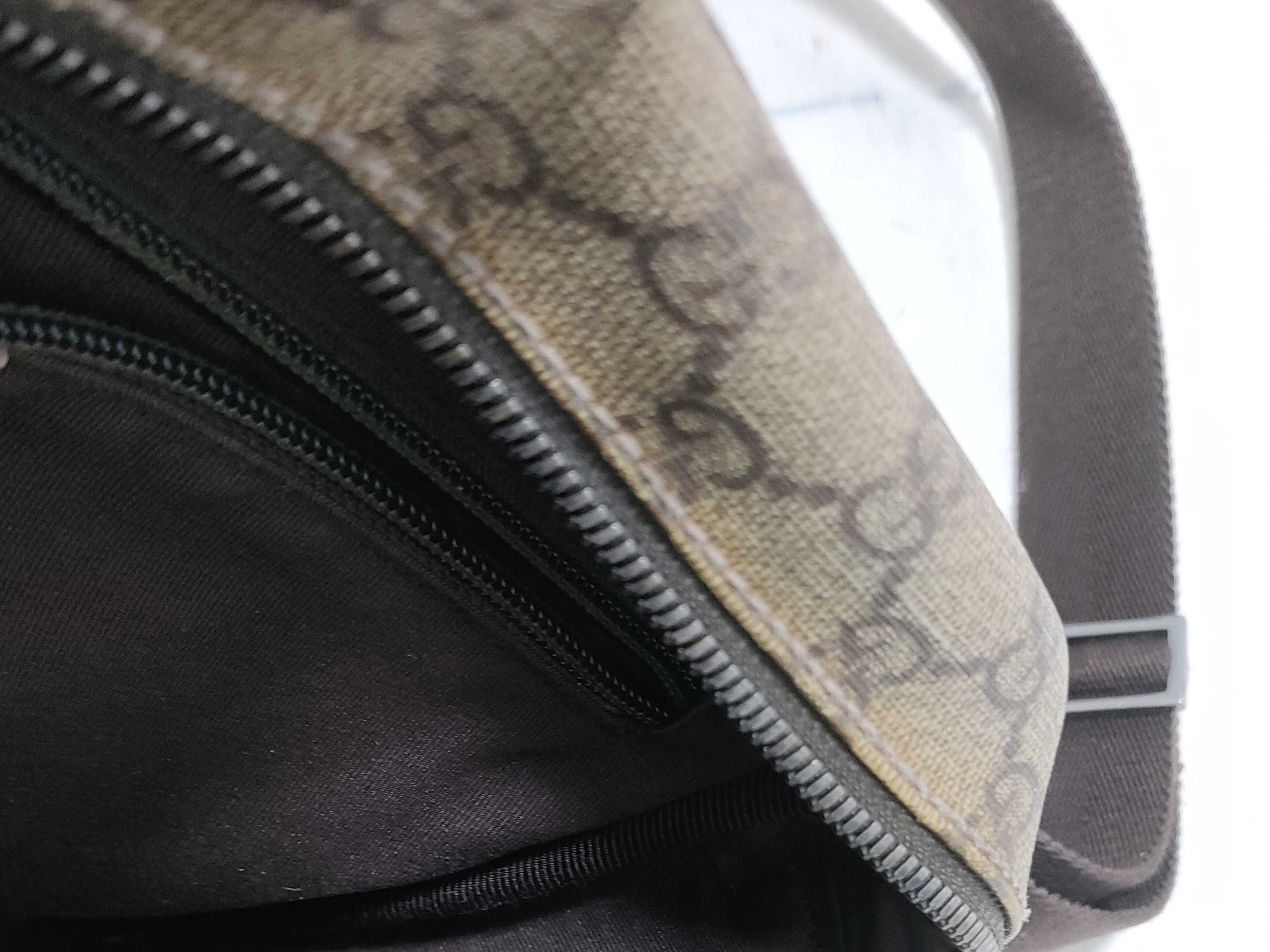 GG Supreme Shoulder Bag — view 9