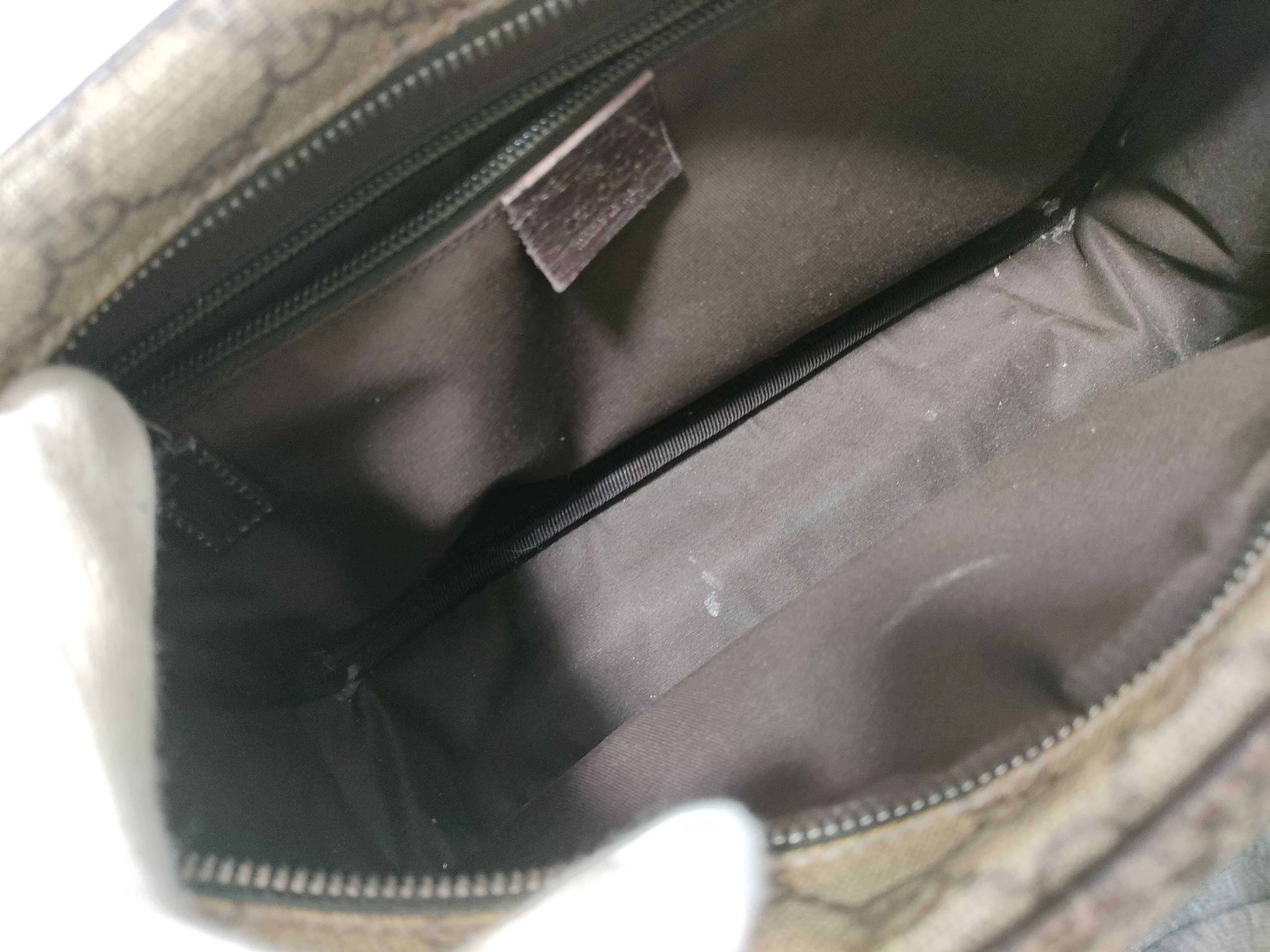 GG Supreme Shoulder Bag — view 10