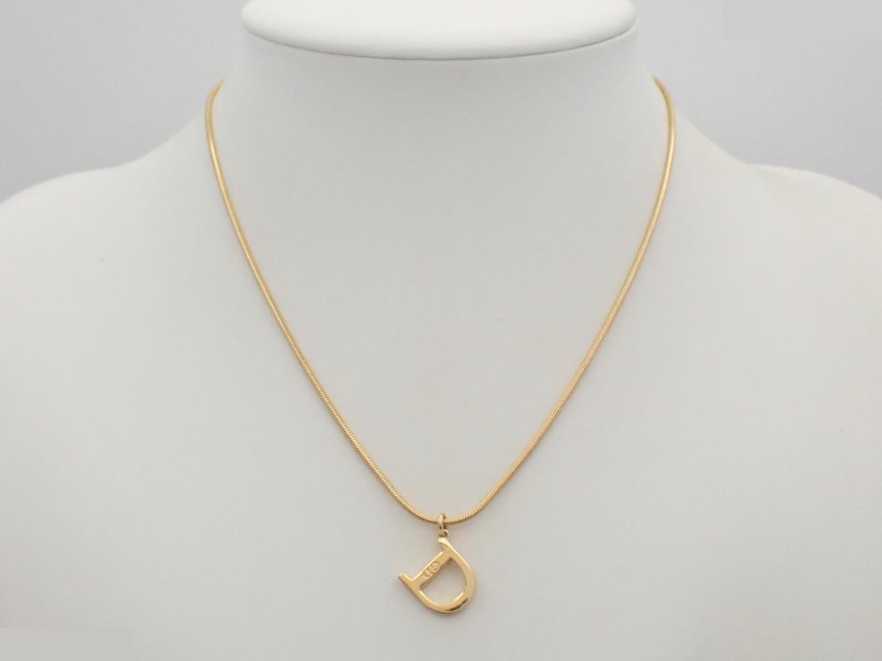 Pendant necklace, gold plated, chain approximately 42cm long. — view 3