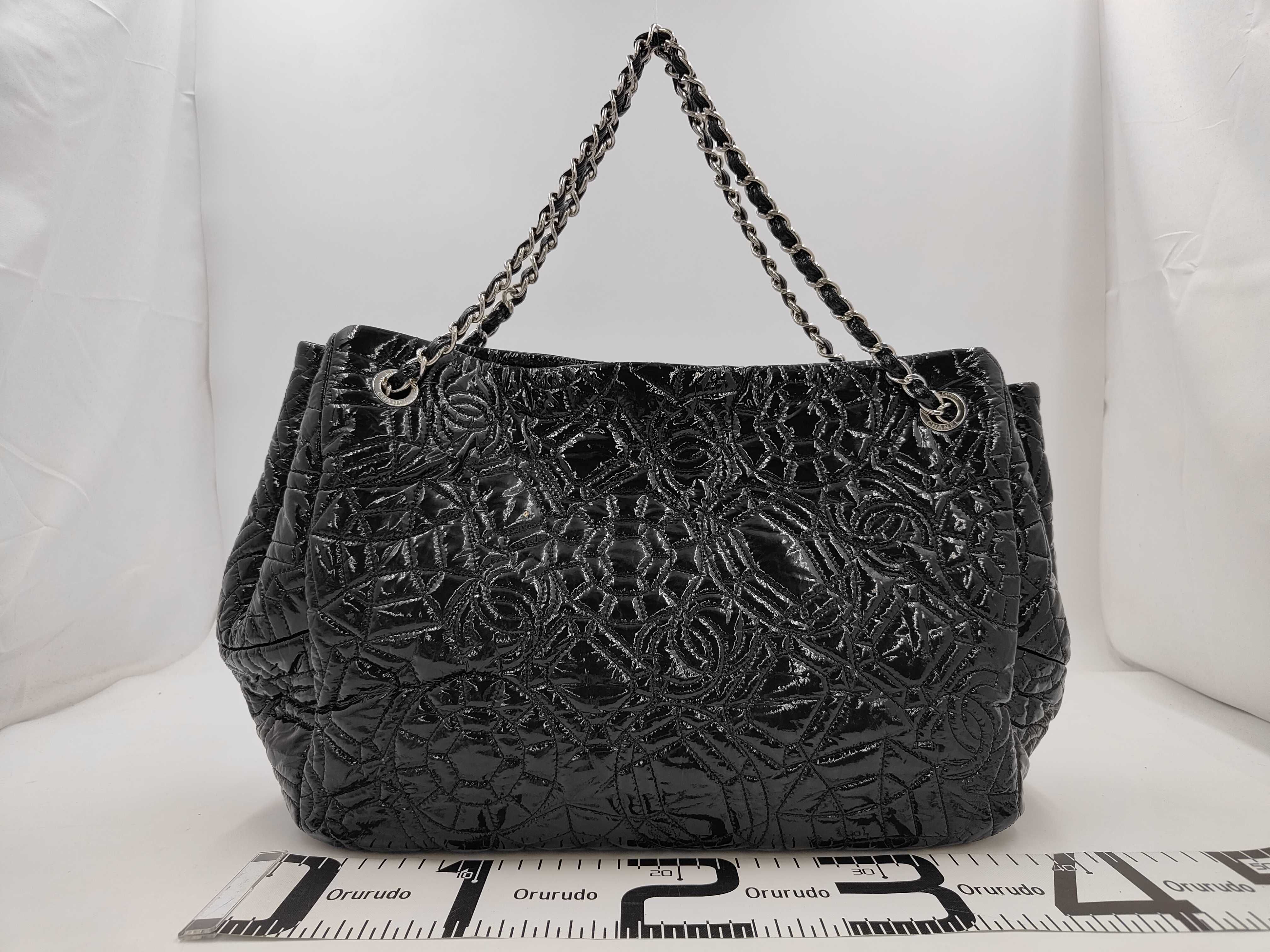 Coco Mark Camellia Graphic Edge Tote Bag — view 2