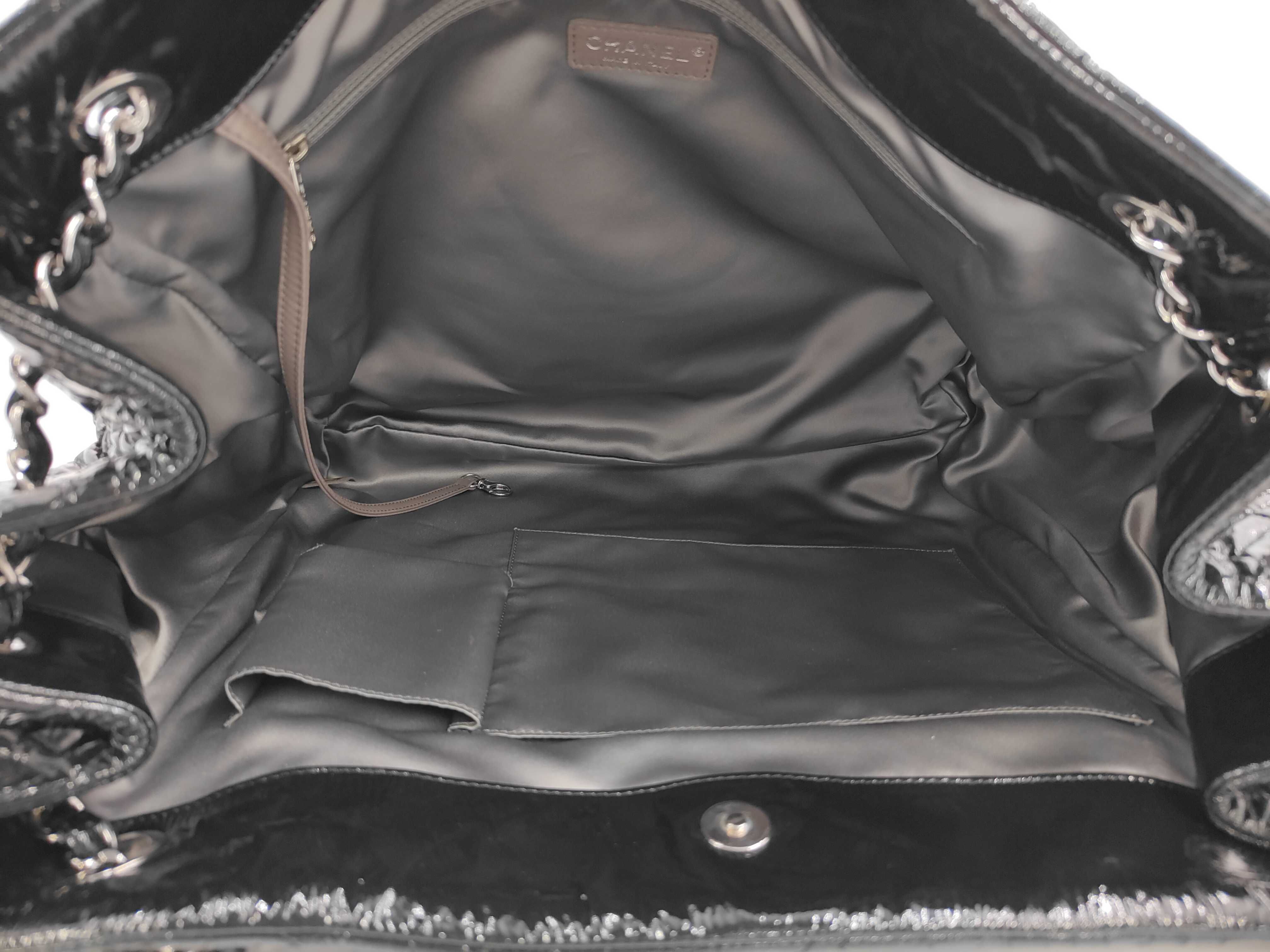 Coco Mark Camellia Graphic Edge Tote Bag — view 12