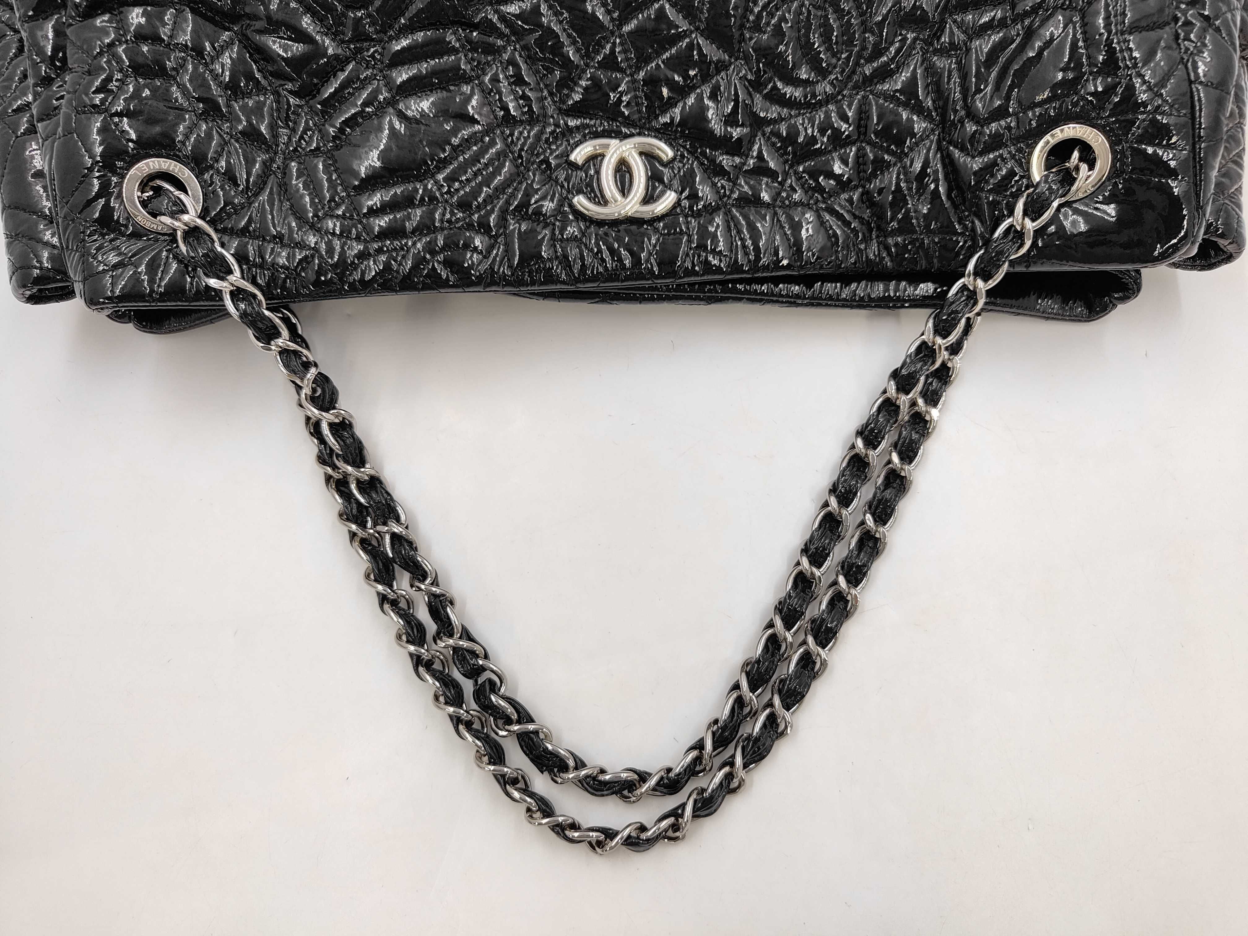 Coco Mark Camellia Graphic Edge Tote Bag — view 5