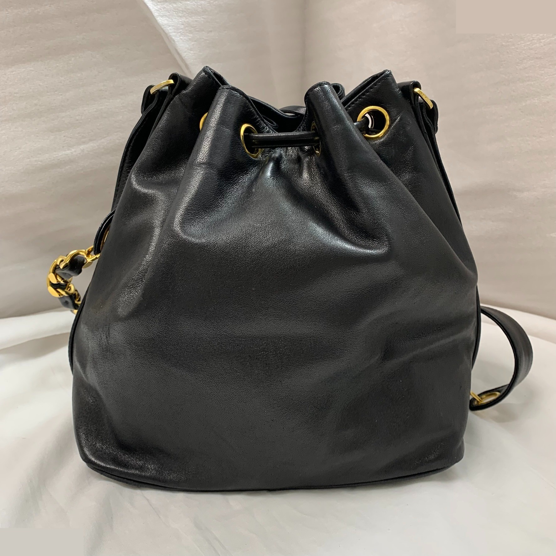 Item #1: Drawstring chain shoulder bag, lambskin, black — view 2
