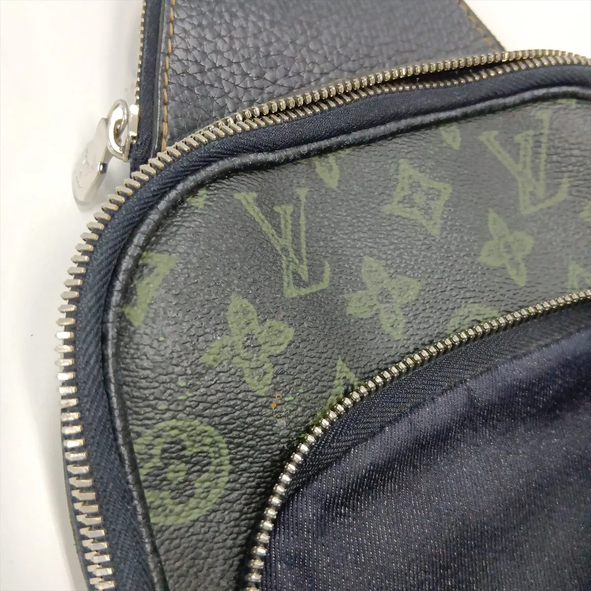 Monogram Avenue Sling Bag M46344 Black (RFID detected) — view 14