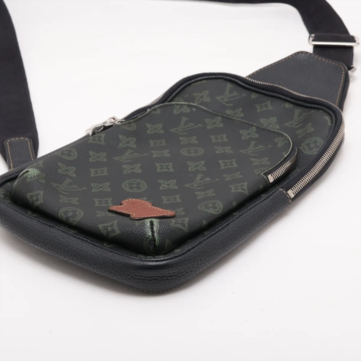 Monogram Avenue Sling Bag M46344 Black (RFID detected) — view 3