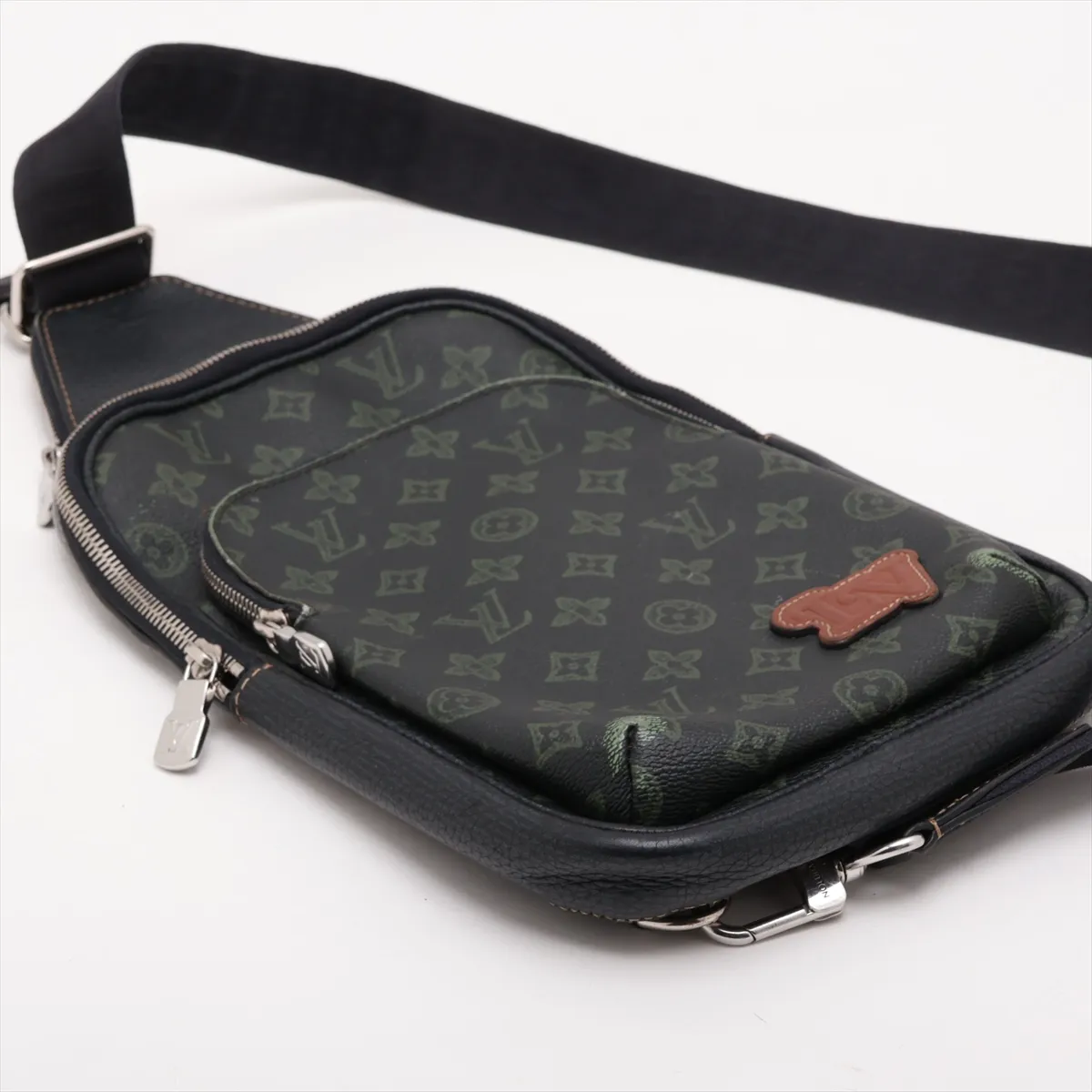 Monogram Avenue Sling Bag M46344 Black (RFID detected) — view 4