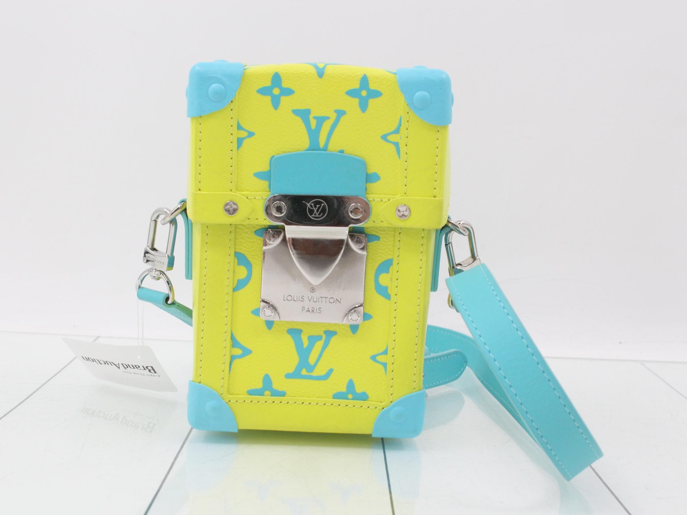 Vertical Trunk Wearable Wallet Shoulder Bag