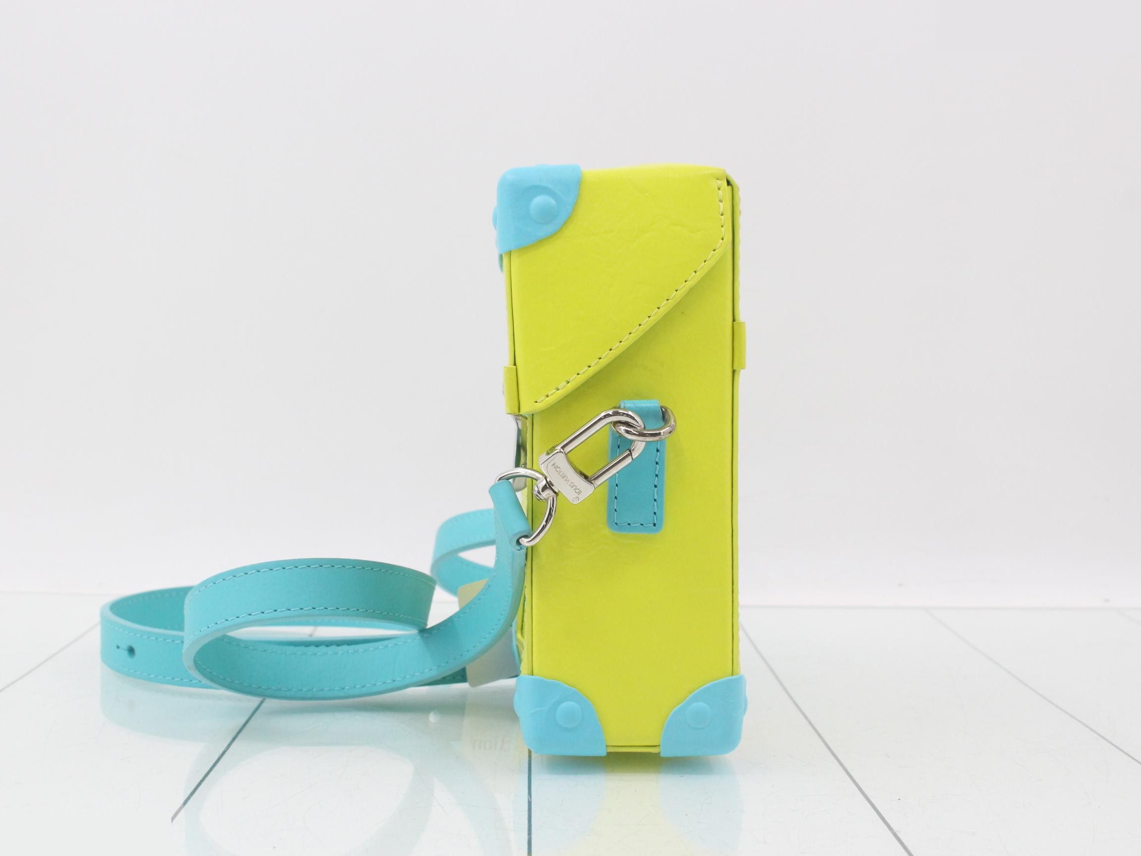Vertical Trunk Wearable Wallet Shoulder Bag — view 3