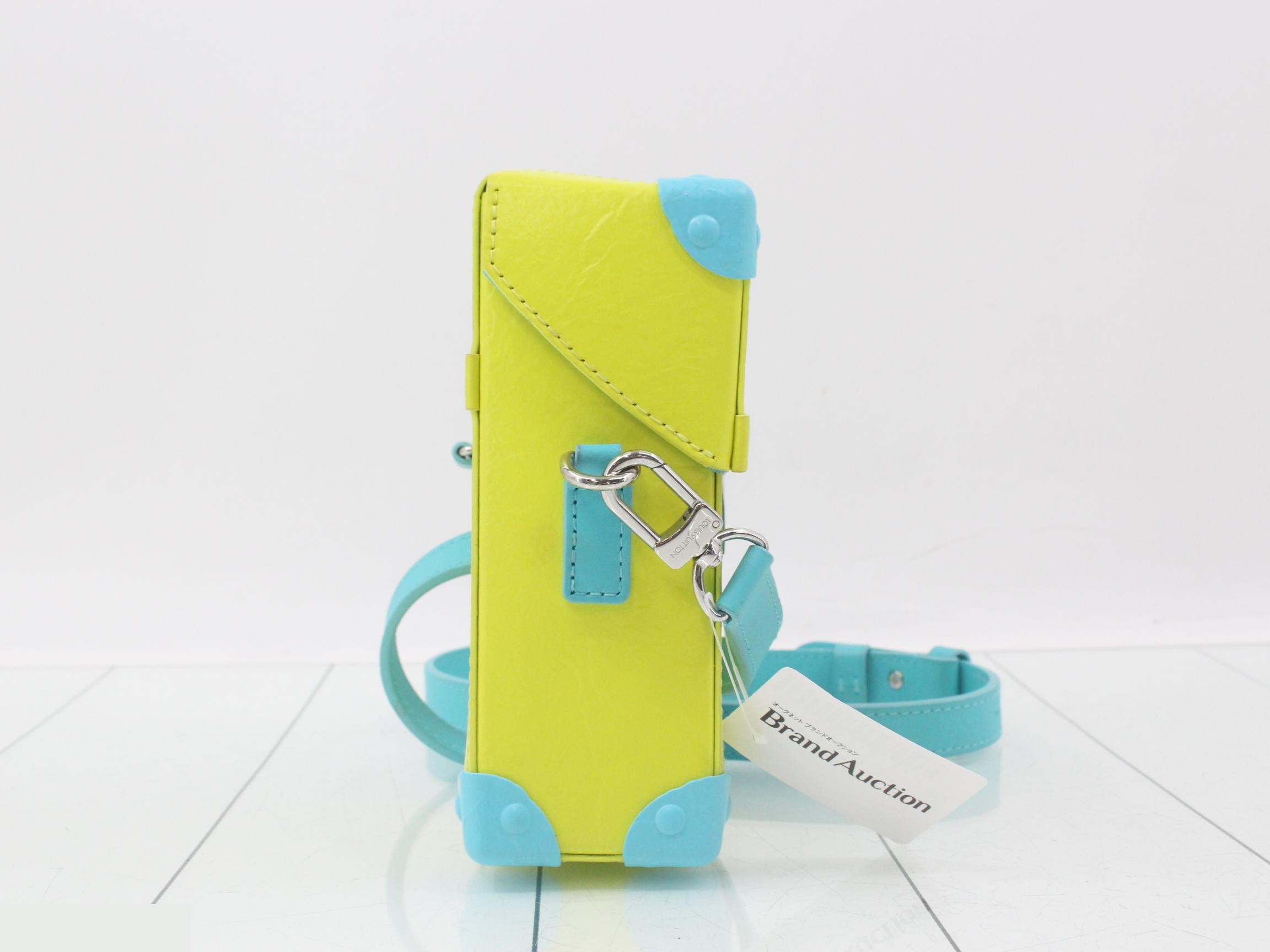 Vertical Trunk Wearable Wallet Shoulder Bag — view 4