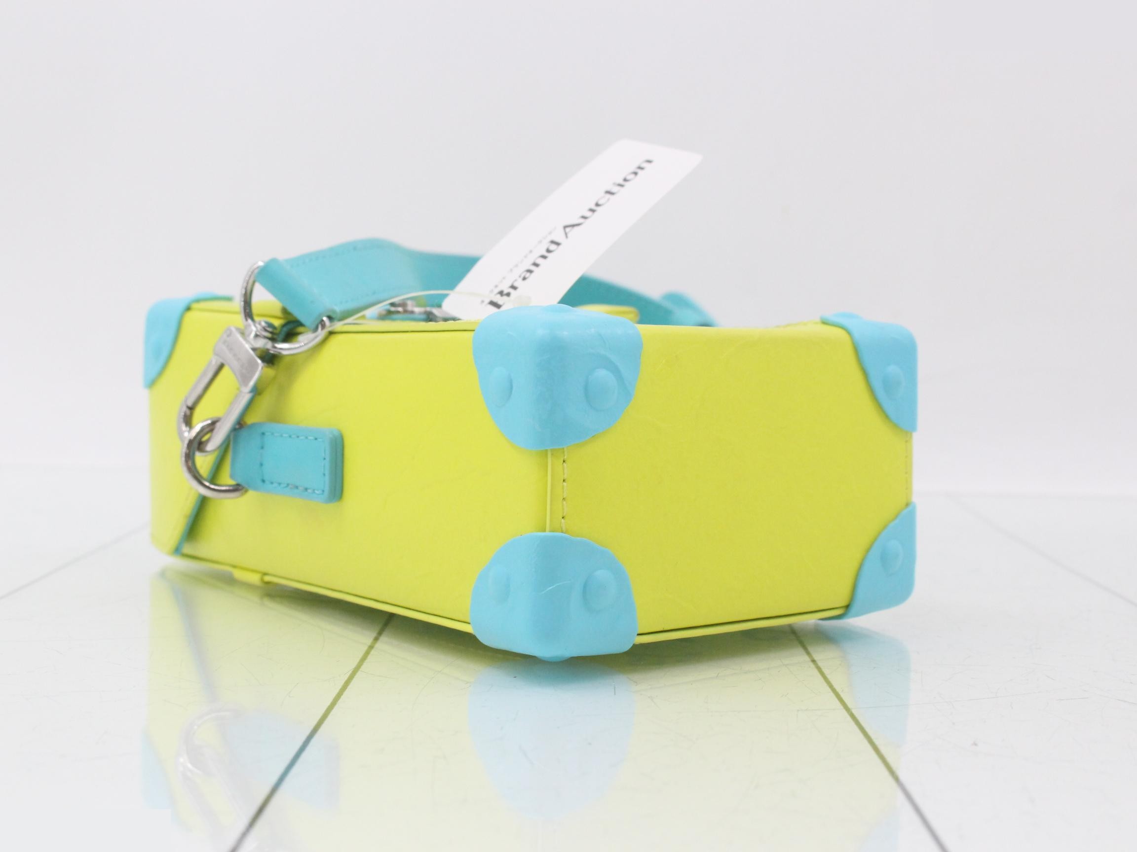 Vertical Trunk Wearable Wallet Shoulder Bag — view 5