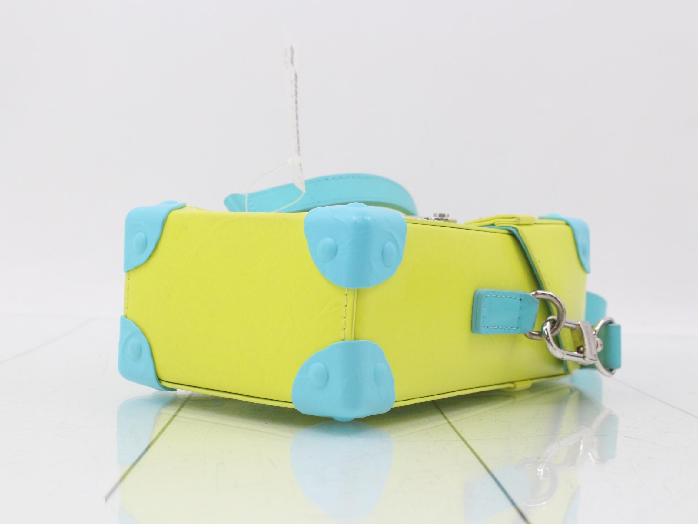 Vertical Trunk Wearable Wallet Shoulder Bag — view 6