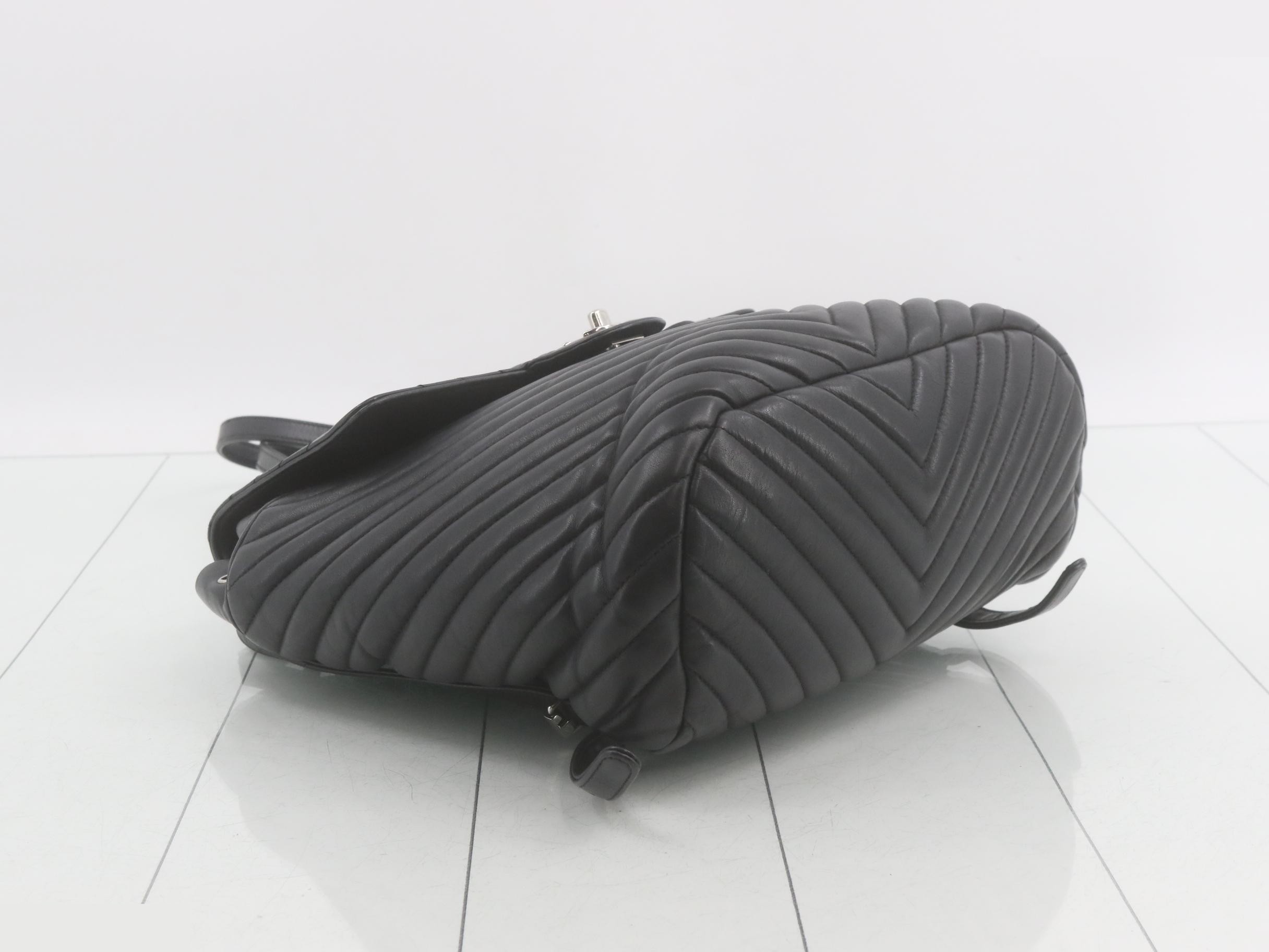 V-stitch chain backpack — view 5