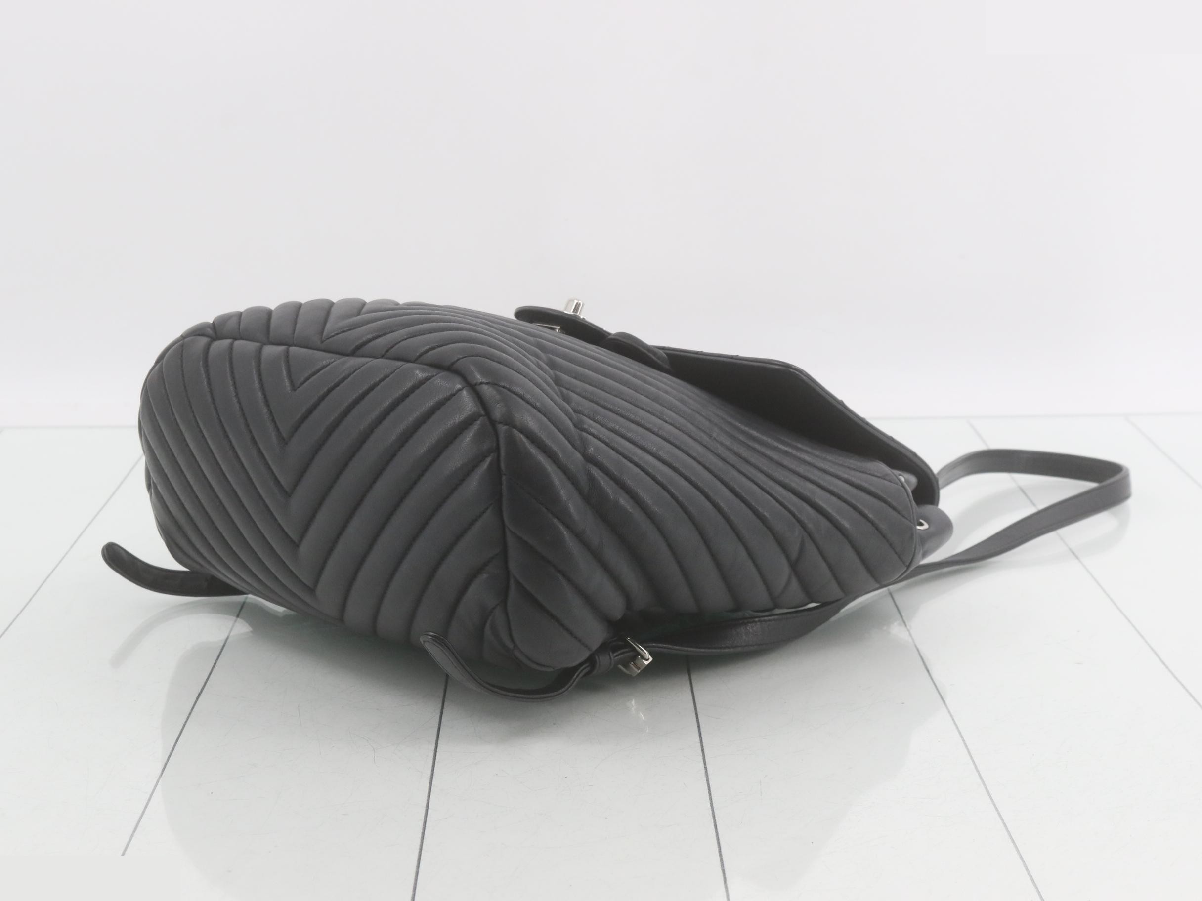 V-stitch chain backpack — view 6