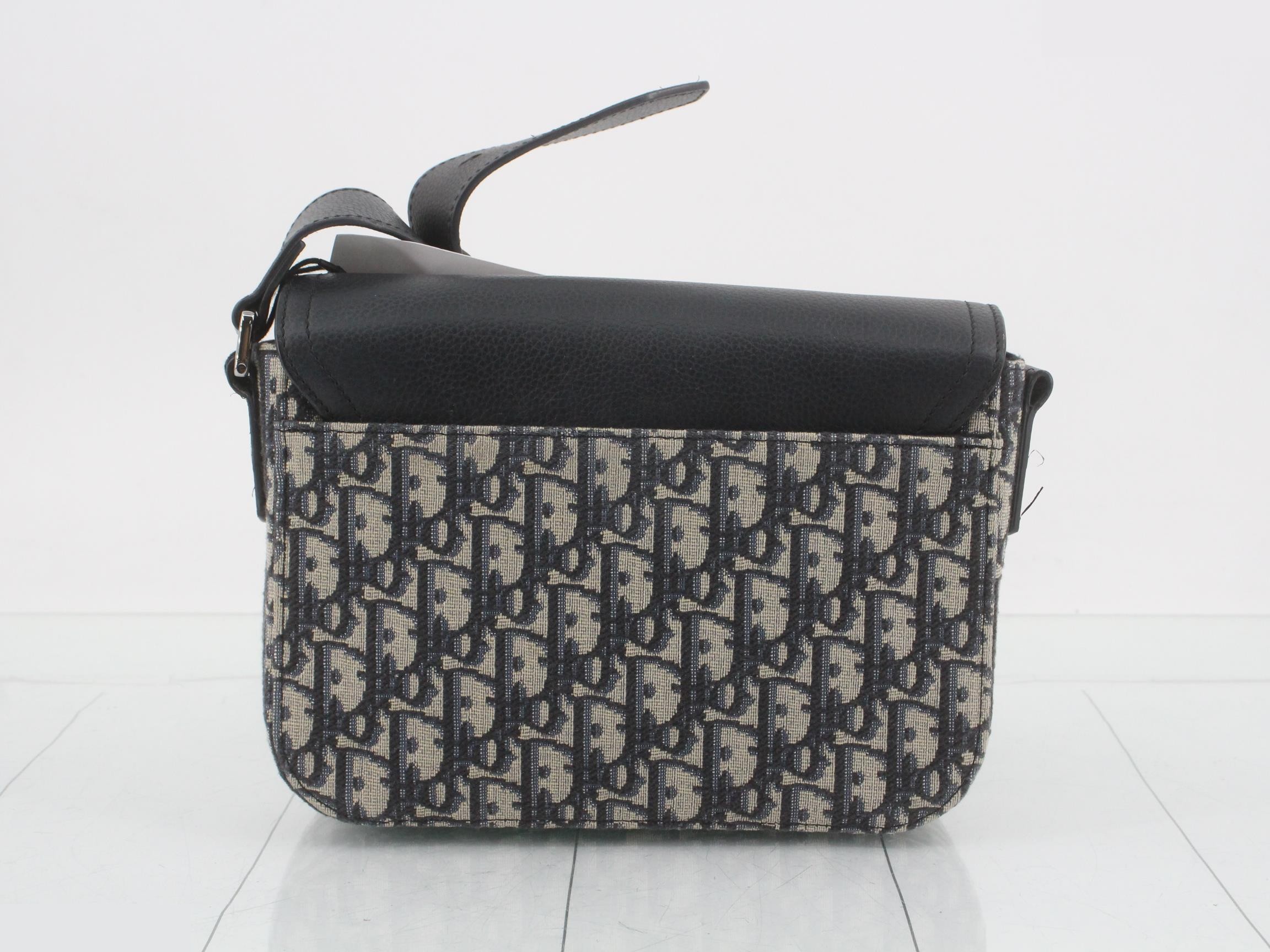 Oblique Saddle Messenger Bag Shoulder Bag — view 2