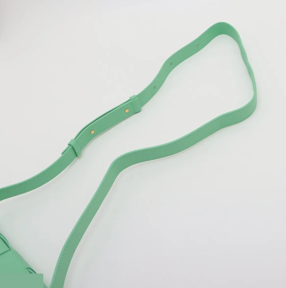 Unused, with dust bag, Maxi Intrecciato Cassette Leather Shoulder Bag — view 4