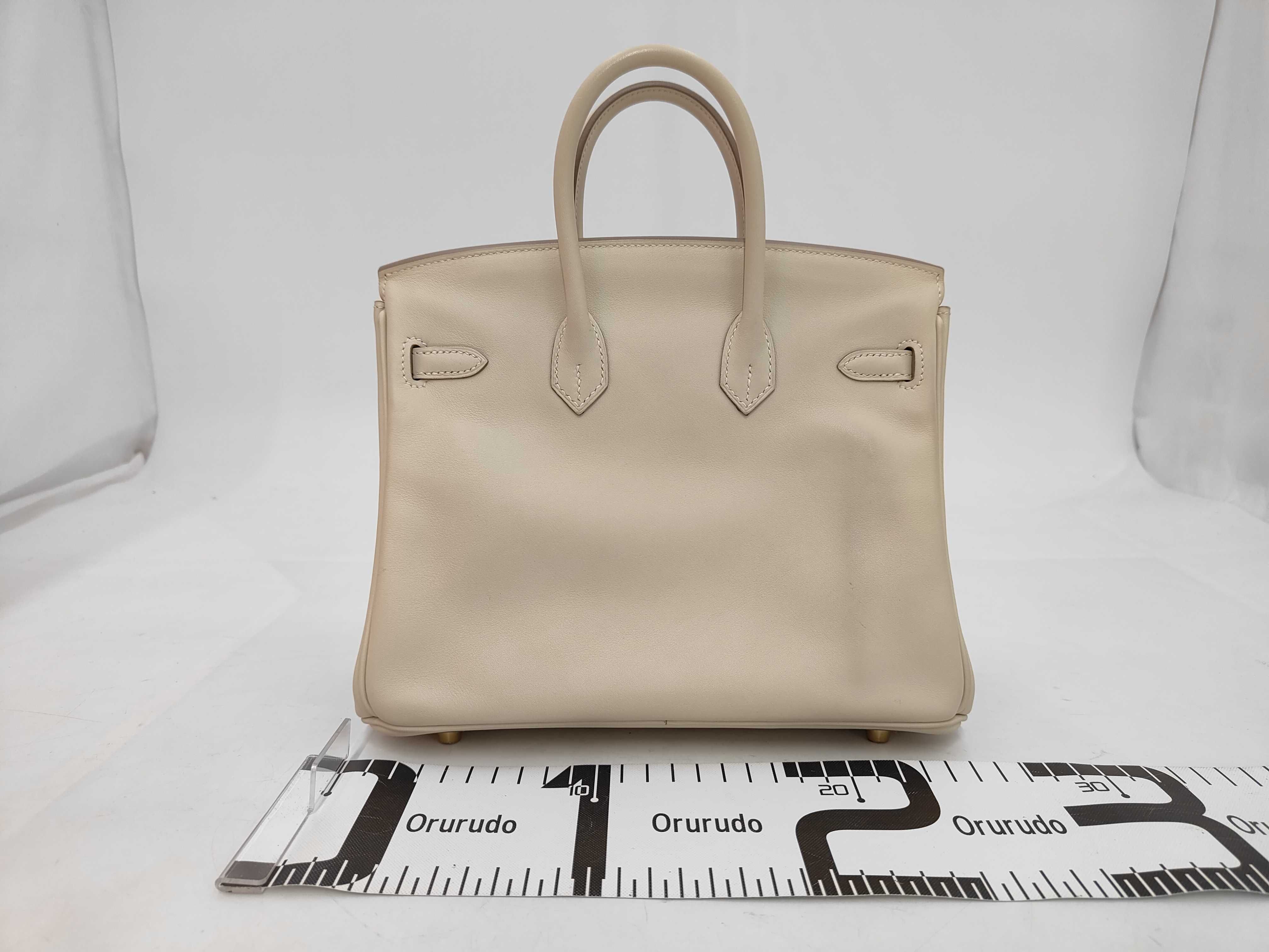 Birkin 25 Craie Swift Gold Hardware Handbag — view 2