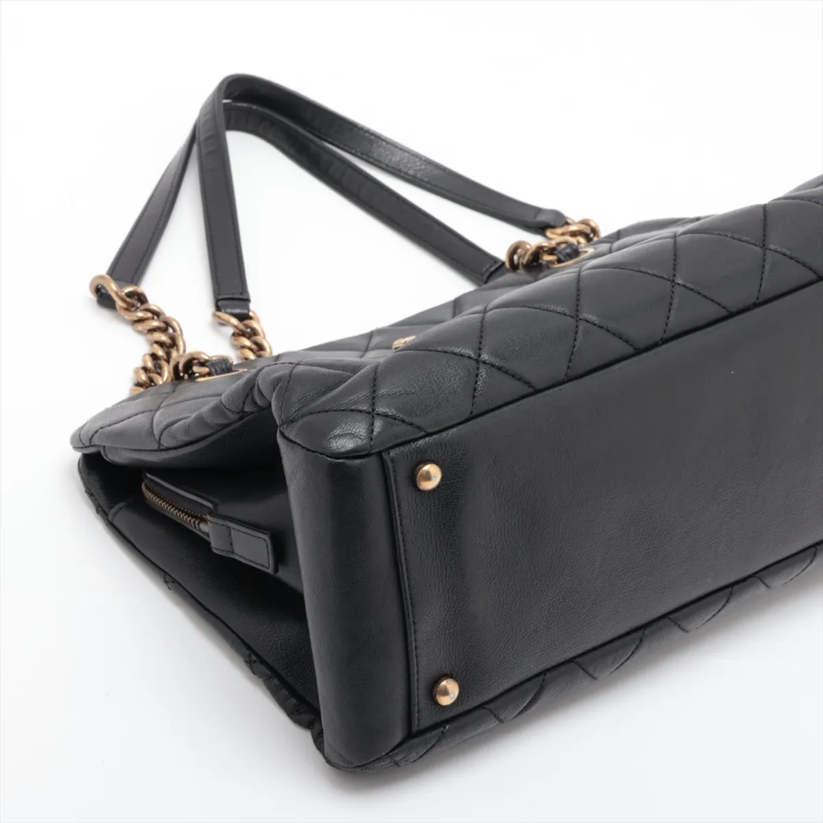 Matelassé Leather Chain Shoulder Bag, Black with Gold Hardware, 18570826, Serial Number 18 — view 4