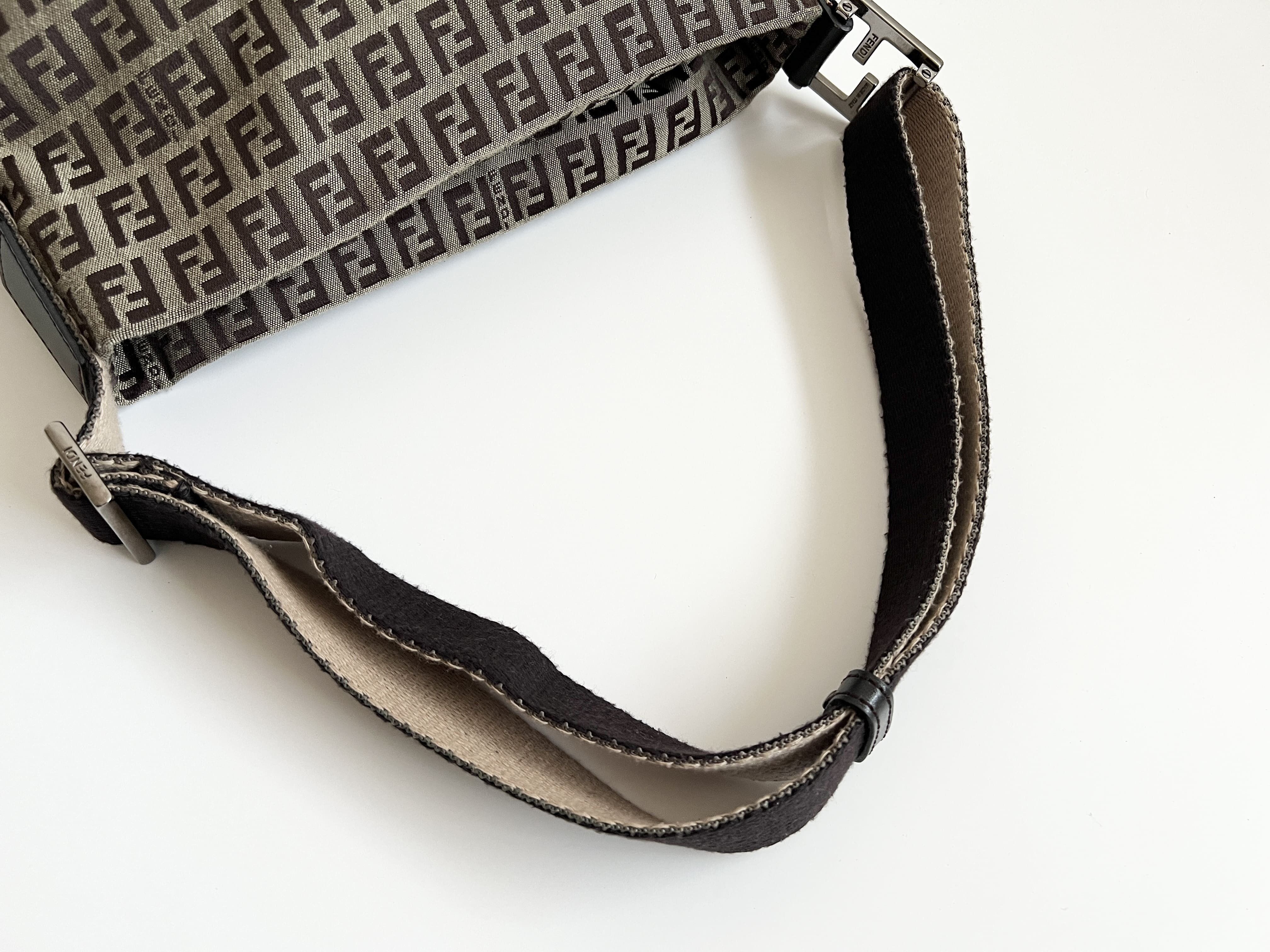 Zucchino Leather Canvas Logo Shoulder Bag (One-Shoulder Bag) — view 3