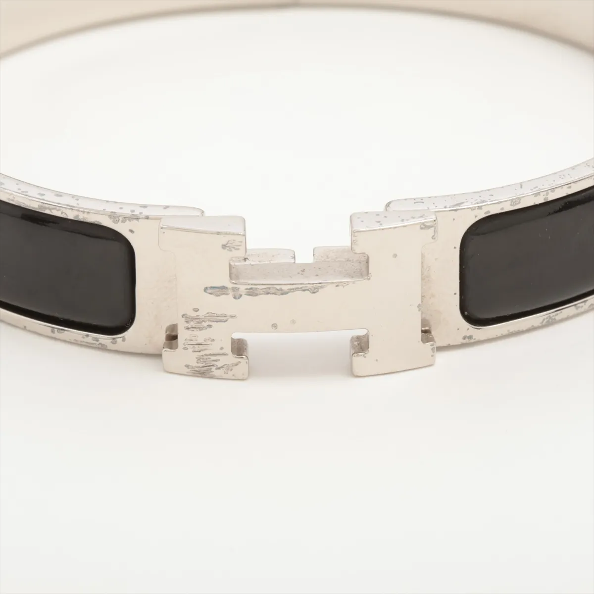 Click H Bangle Fan Bangle Metal Black x Silver. — view 3