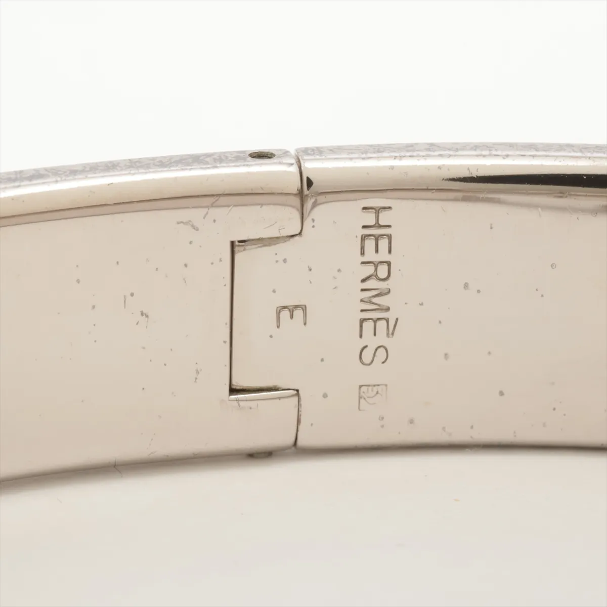 Click H Bangle Fan Bangle Metal Black x Silver. — view 6
