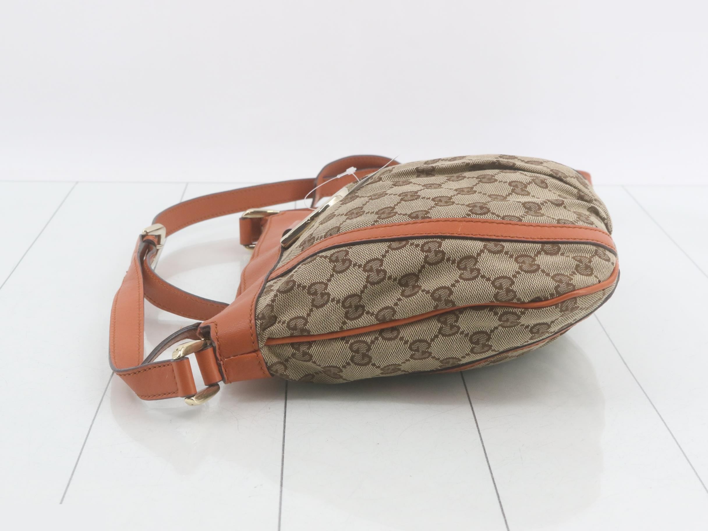 Comes with dust bag. GG canvas Abbey shoulder bag. (Item number: 203257) — view 4