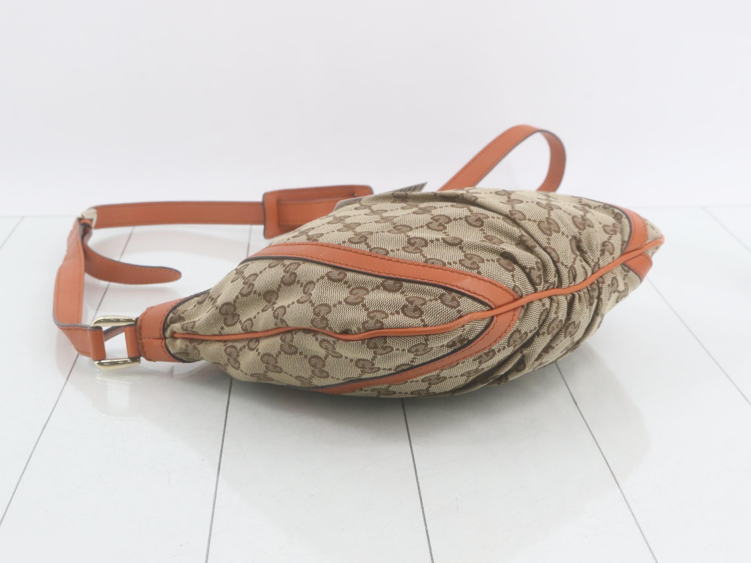 Comes with dust bag. GG canvas Abbey shoulder bag. (Item number: 203257) — view 5