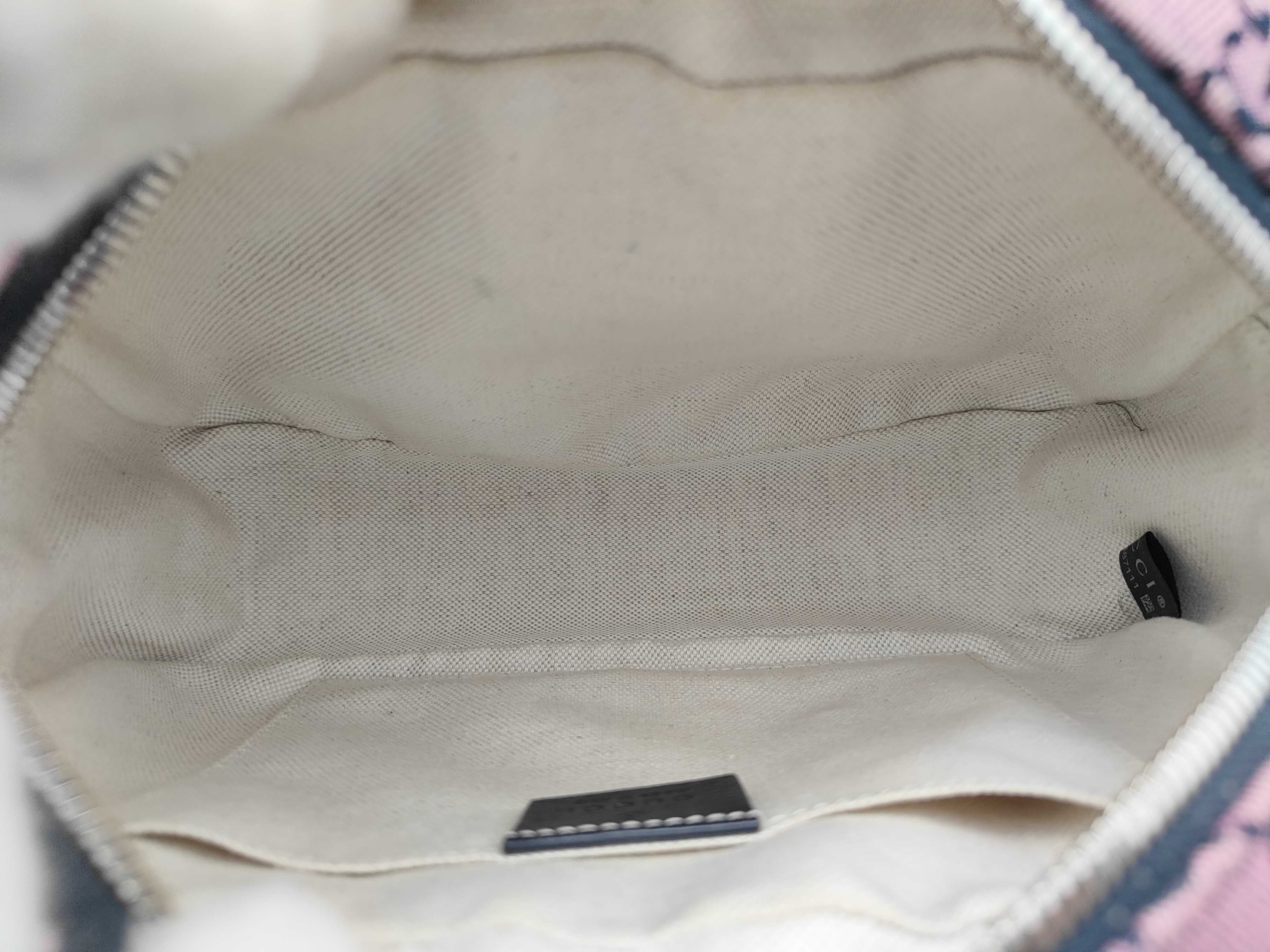 GG Marmont Shoulder Bag — view 10