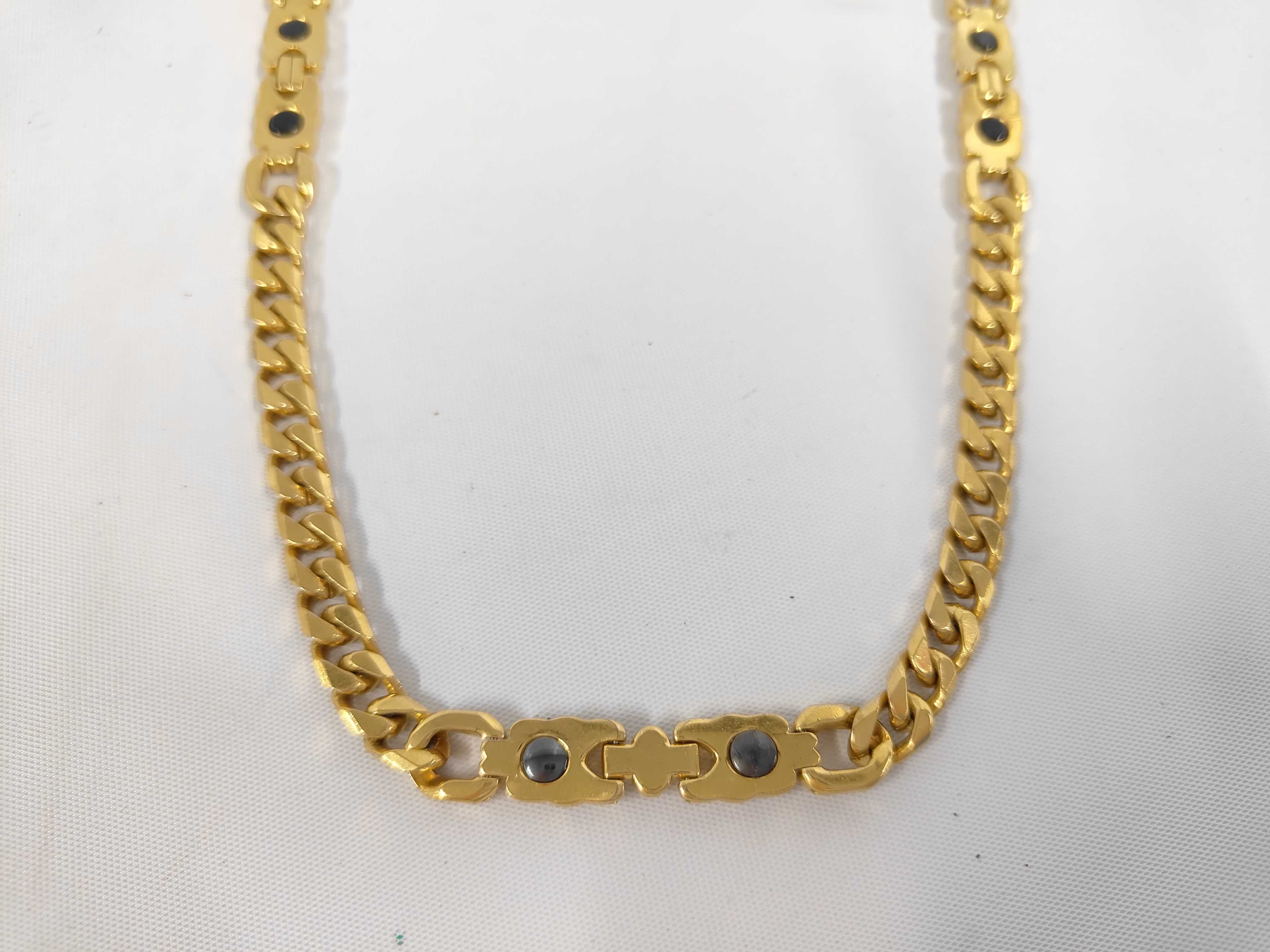 necklace — view 2